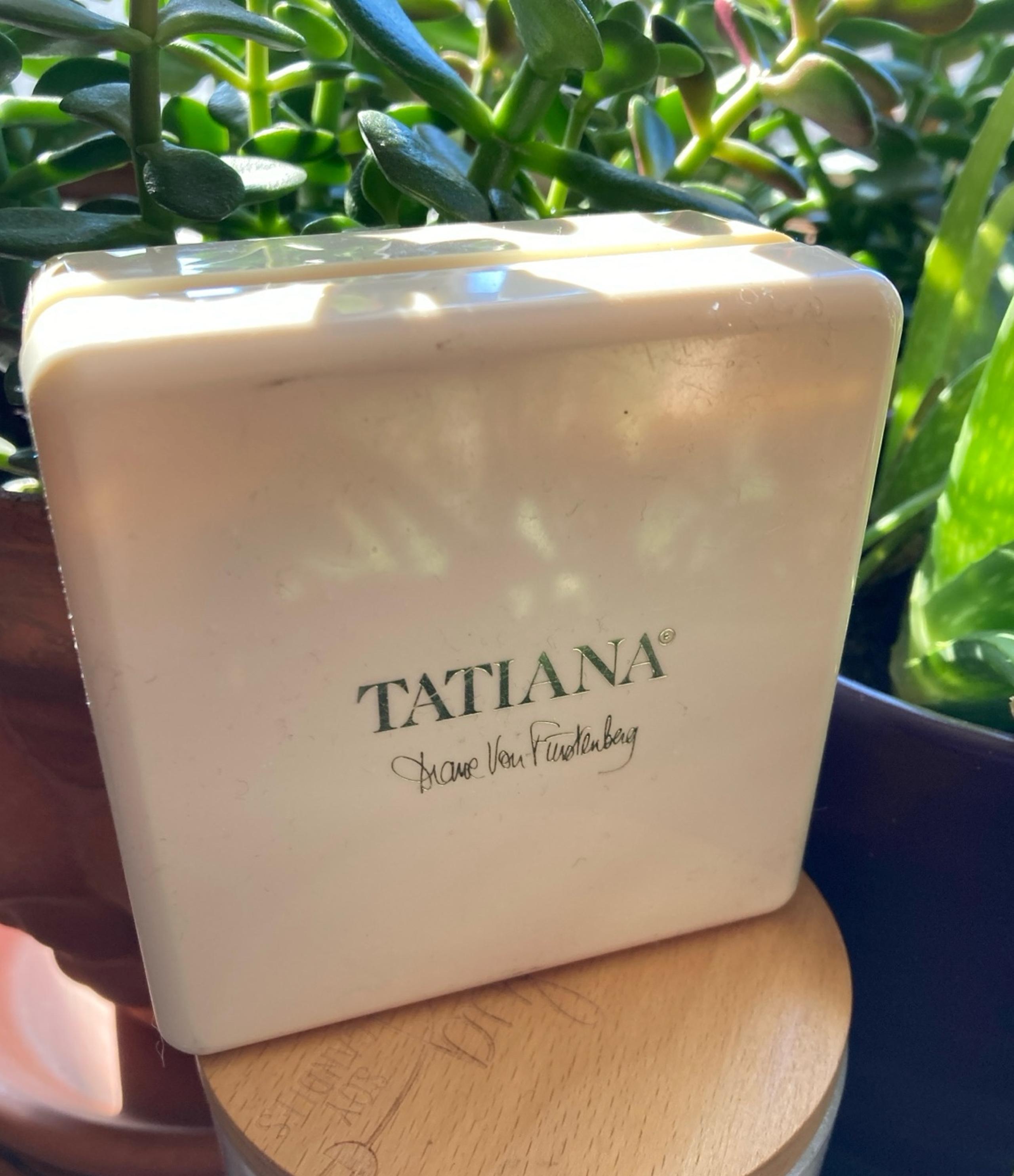 Vintage Tatiana Diane Von Furstenberg perfumed dusting powder 2oz. NEW