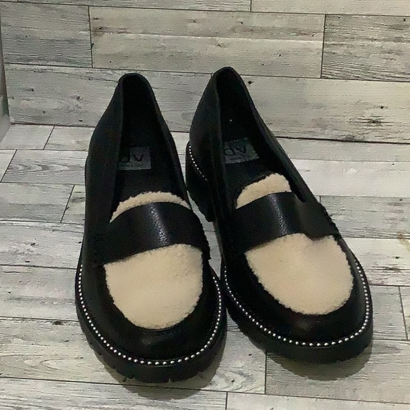 Dolce vita women’s black slip on loafers furry shoes size 8