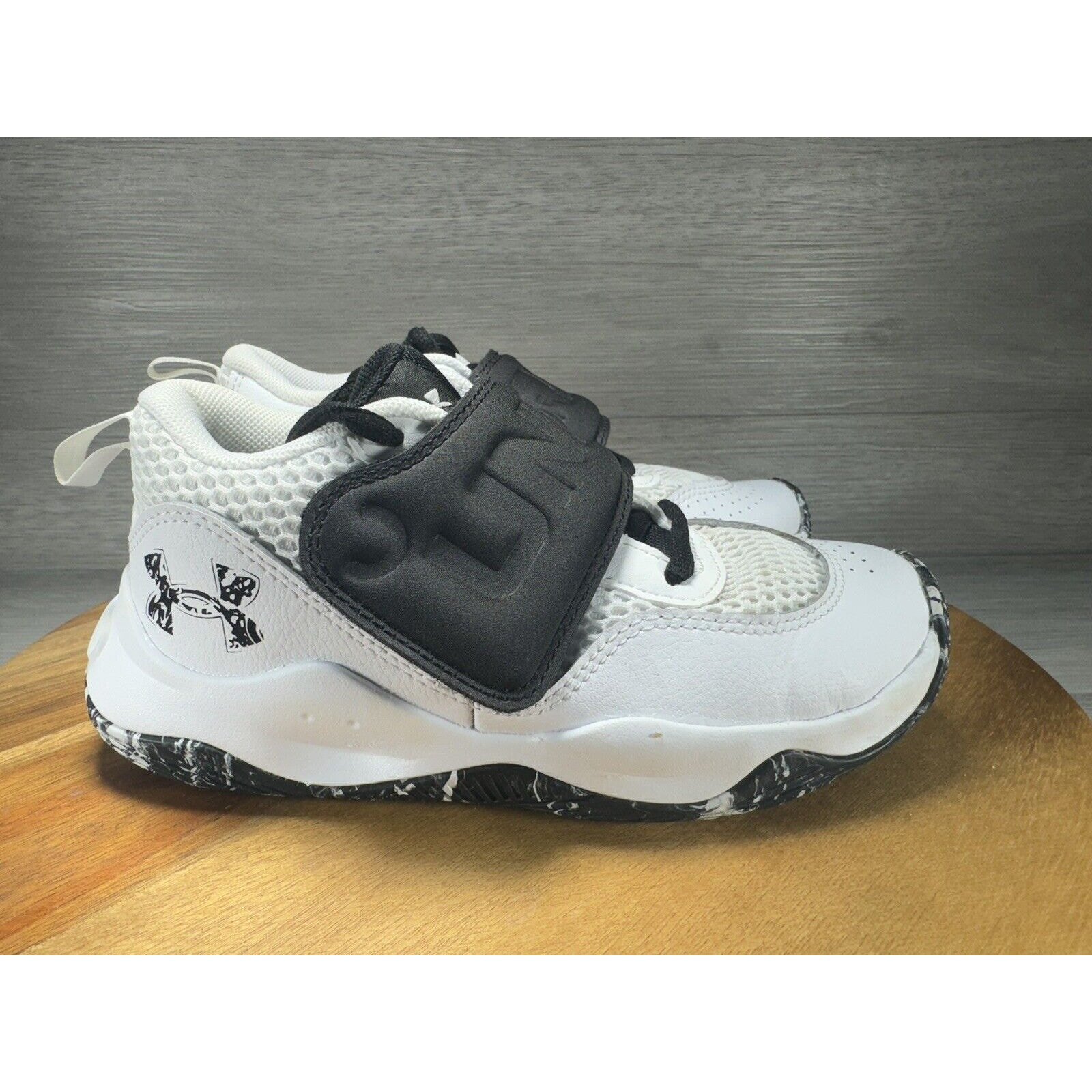 Under Armour UA PS ZONE BB 2 Shoes Model 3026638-100 Kids Size 1Y