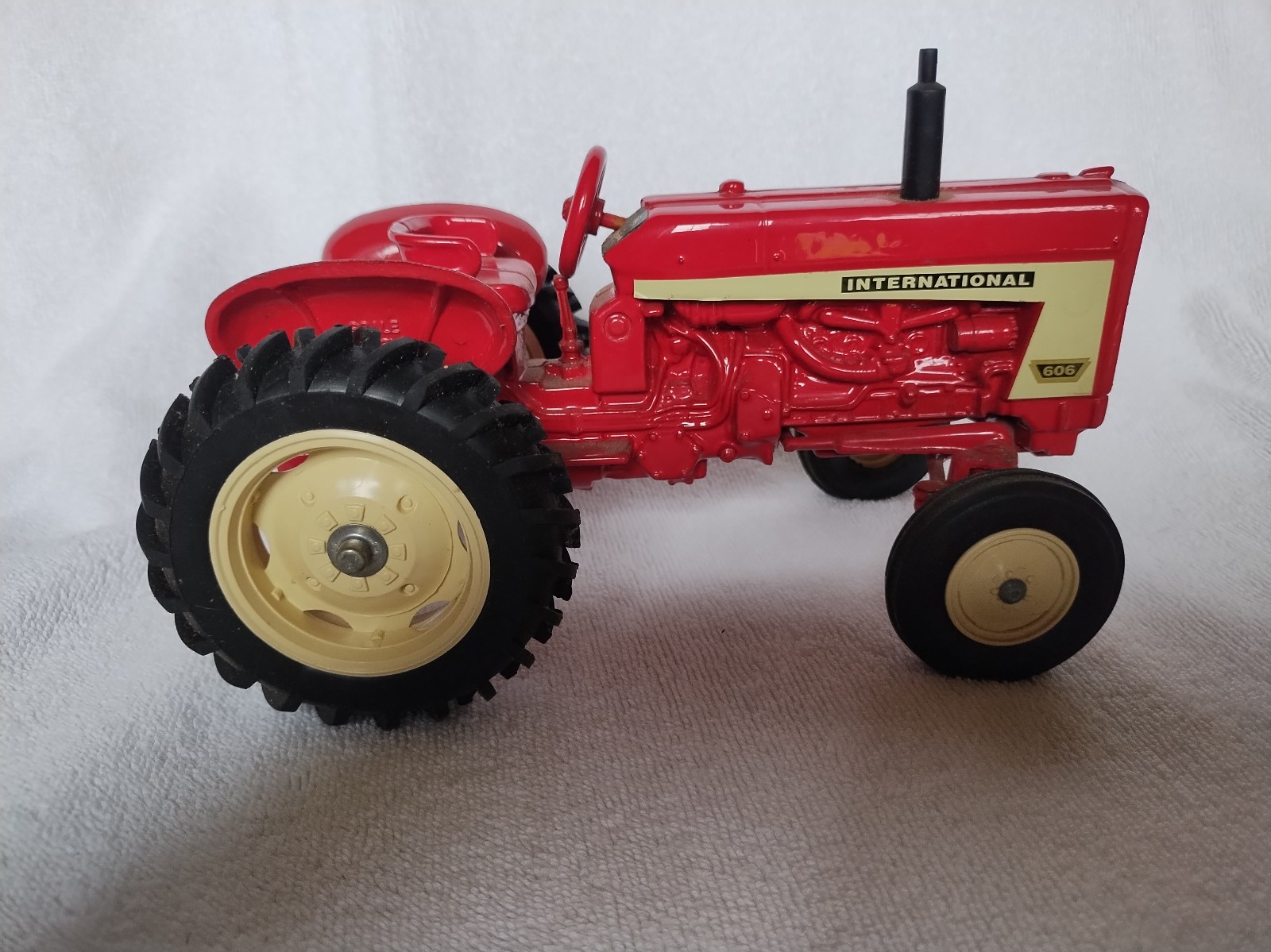 Toy tractor