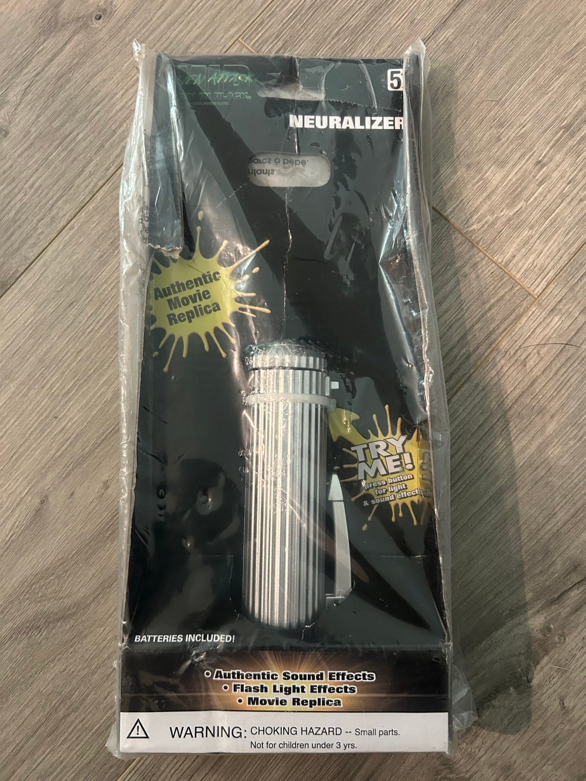Men in Black Alien Attack - Neuralizer Toy Movie Replica - with Sound and Light