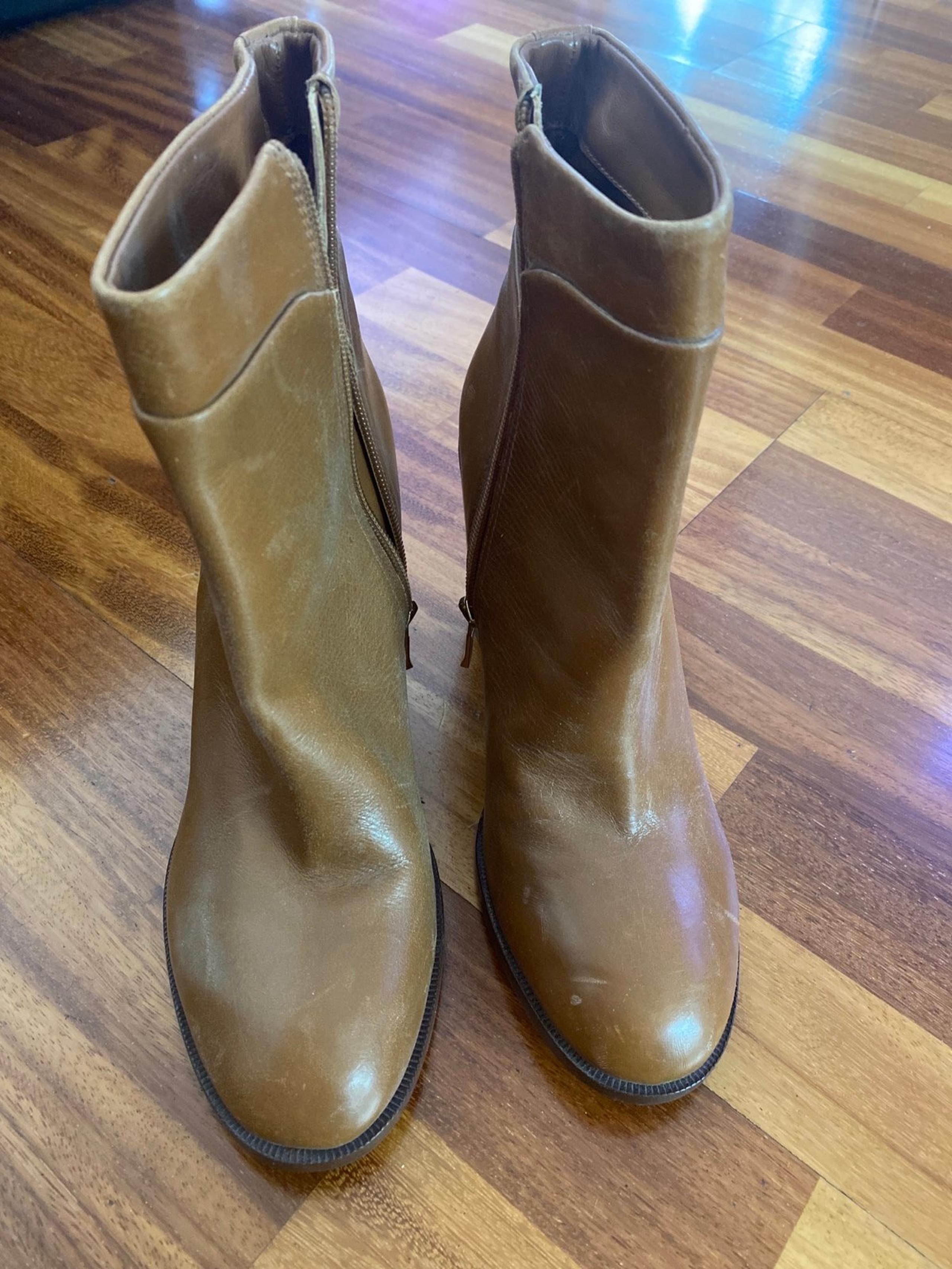 Womens sz 8 M Ivanka Trump Genuine Suede Leather Zip Ankle Boots Neels