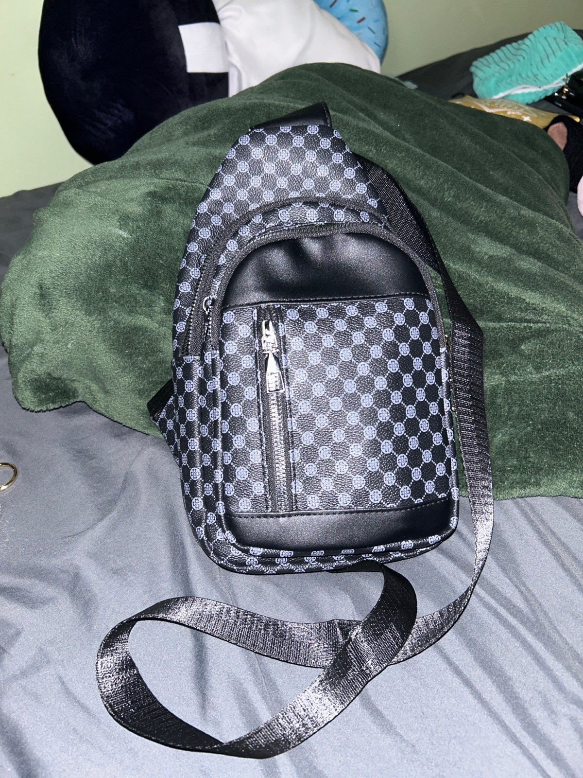 Sling bag ( Men or Woman )
