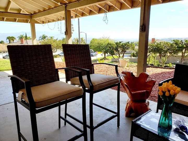 NEW Set of 4, Wicker Rattan Bar Stool with Footrest and Armrest