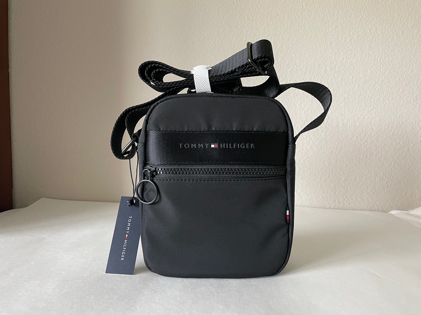 Tommy Hilfiger Kayden Water-Resistant Reporter Bag Black