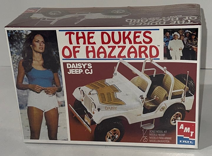 AMT Ertl THE DUKES OF HAZZARD 1:25 DAISY’S JEEP CJ Model Kit – FACTORY SEALED!!!