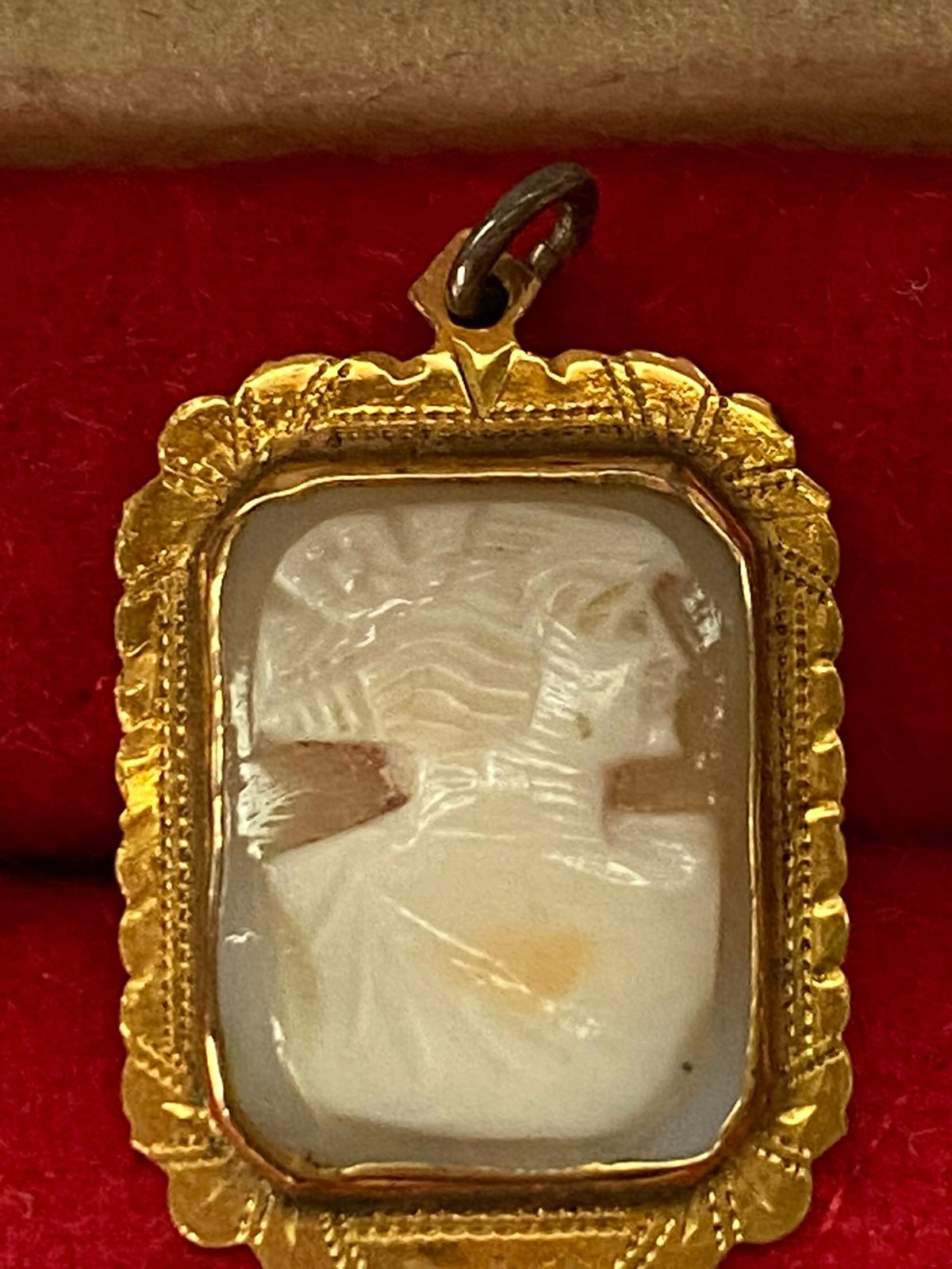 Vintage 10k Shell Cameo Pendant