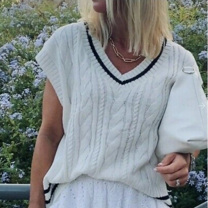H&M NWT Sz Medium White Oversized Sweater Knit Vest NEW Blogger's Favorite