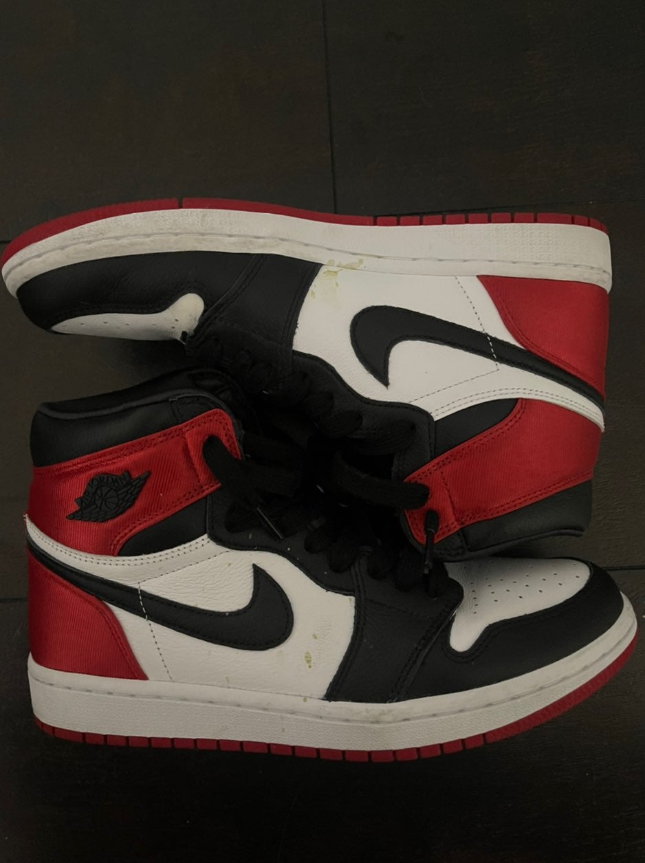 Black toe bred jordan 1