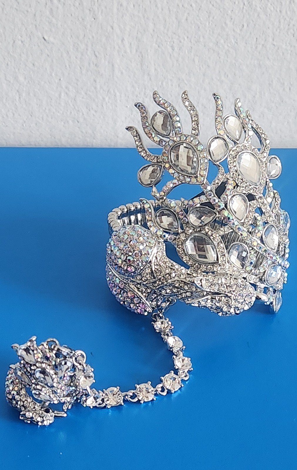 Lrg Elastic Clr/Iridescent Rhinestone Peacock Bird Bracelet w/ Detachable Ring