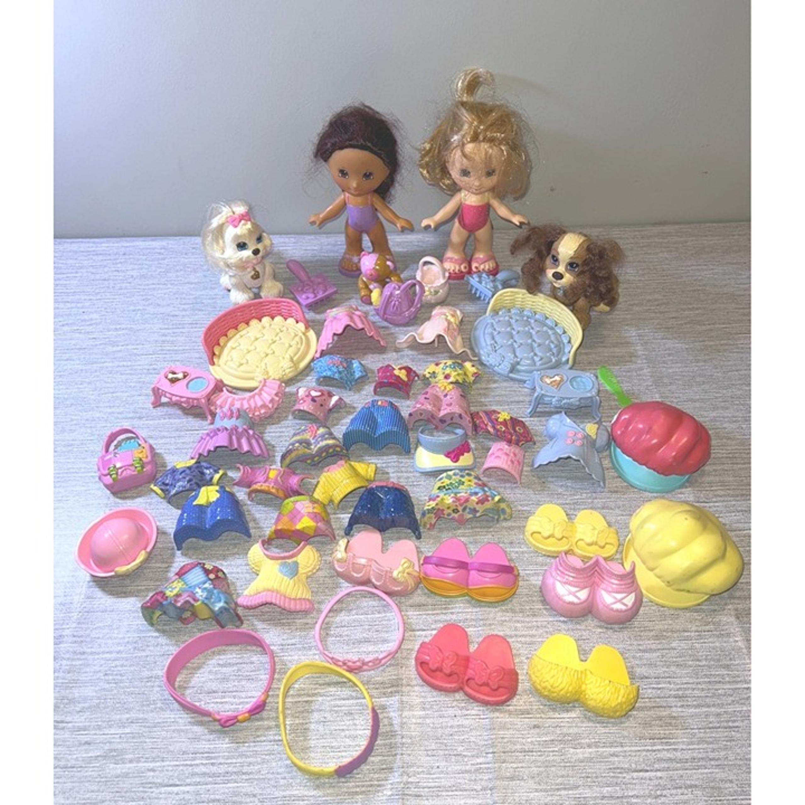 Fisher Price Snap N Style Lot 50 items 2 Dolls 2 Dogs 44 Clothes Accessories Bed