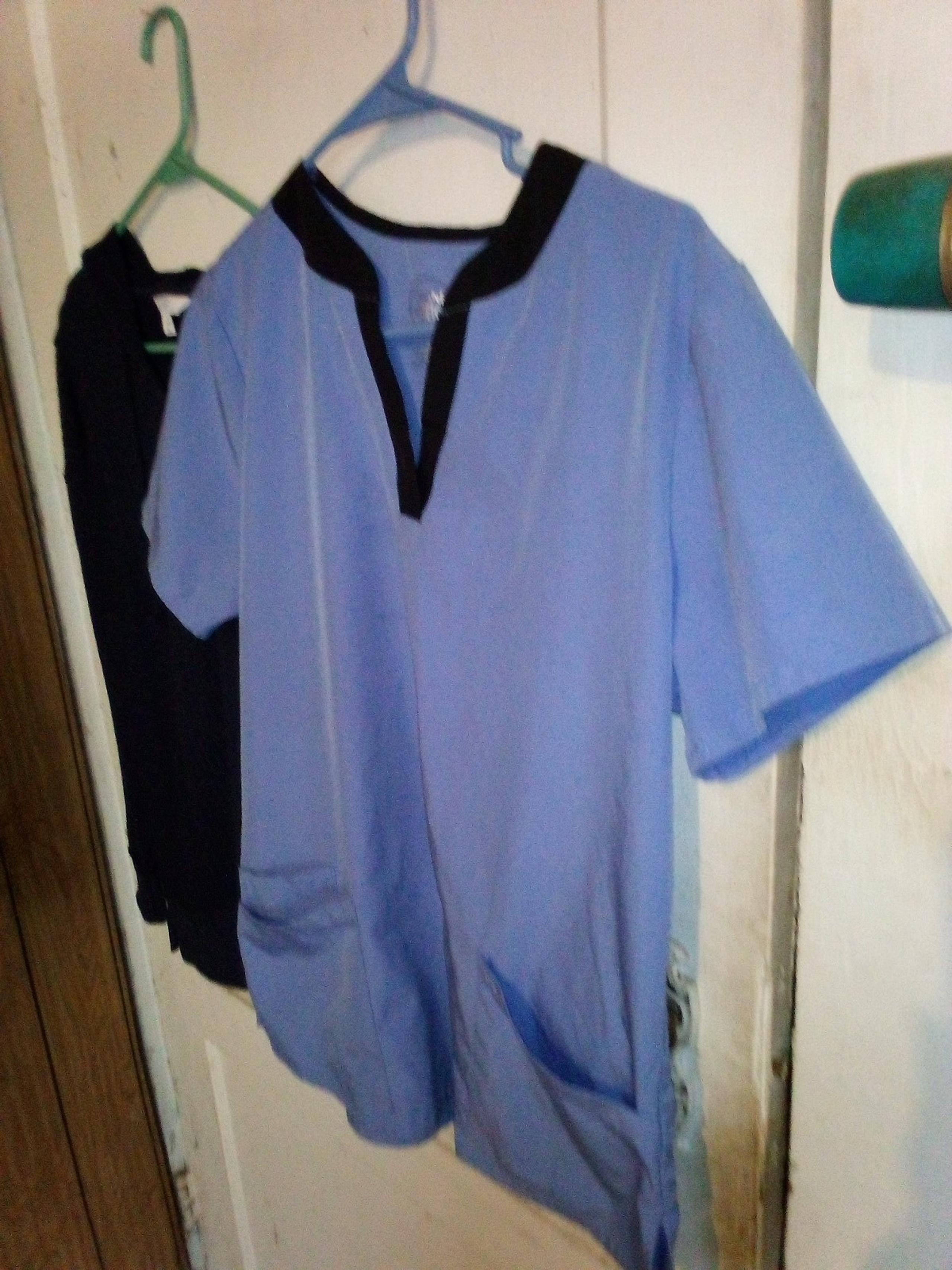 Women's Top Light blue medical scrub with four pockets