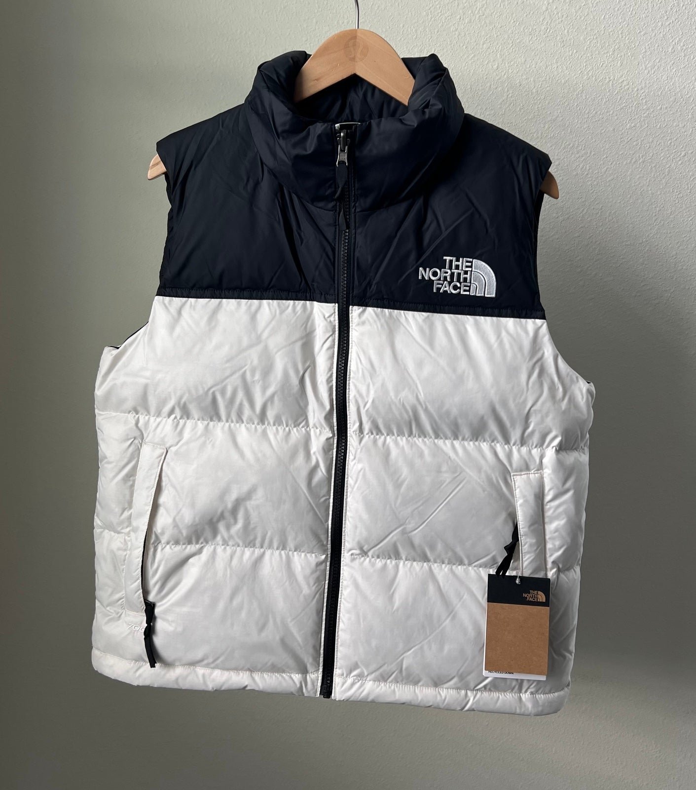 The North Face Women’s 1996 Retro Nuptse Vest in Gardenia White/TNF Black in XL