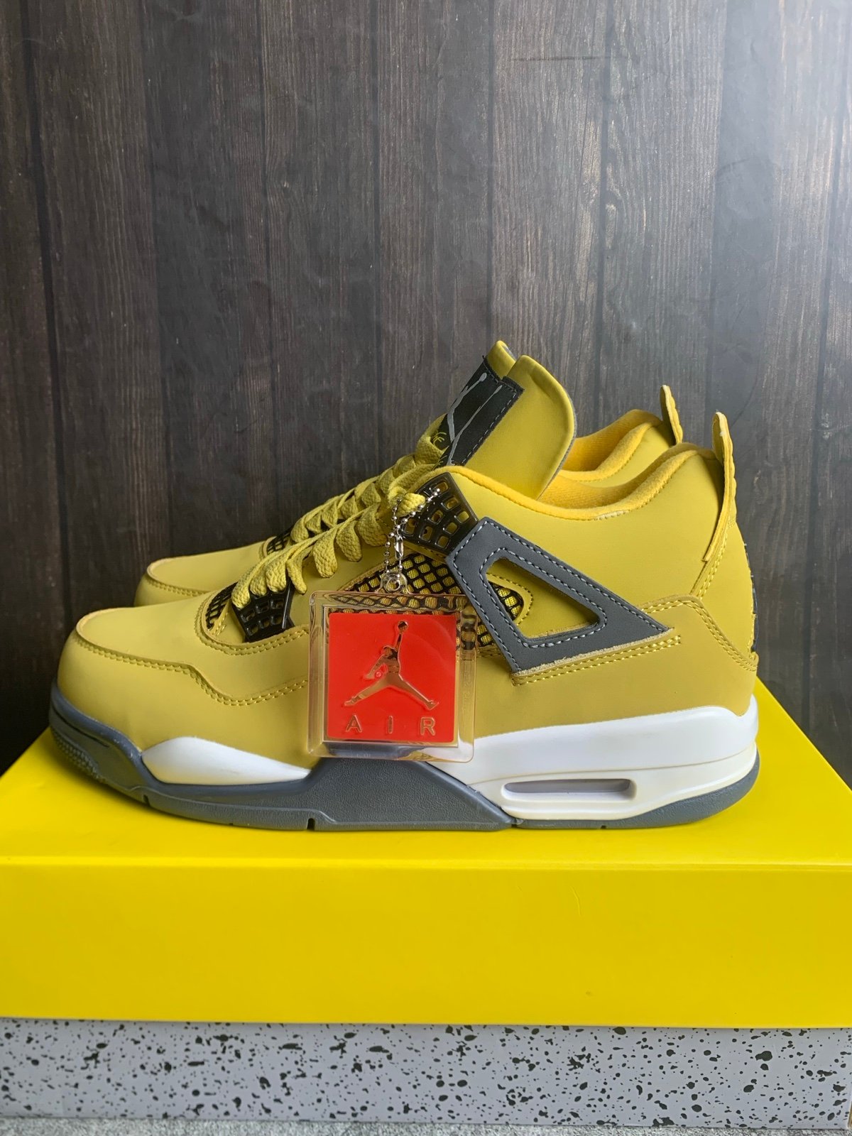 Jordan 4 Lightning 8 M