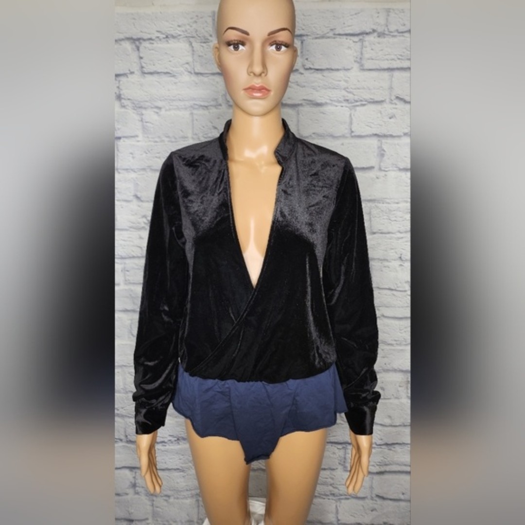 NWT L'agence Womens Black velvet surplice long sleeve Surplice bodysuit Sz S