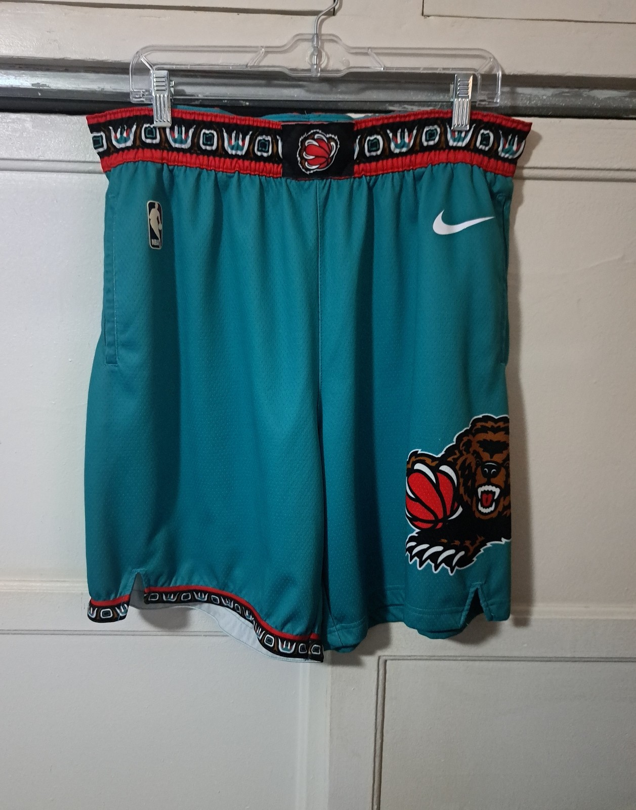 New Nike Vancouver Grizzlies Shorts Men's Size XL Jersey Mitchell & Ness DEFECT!
