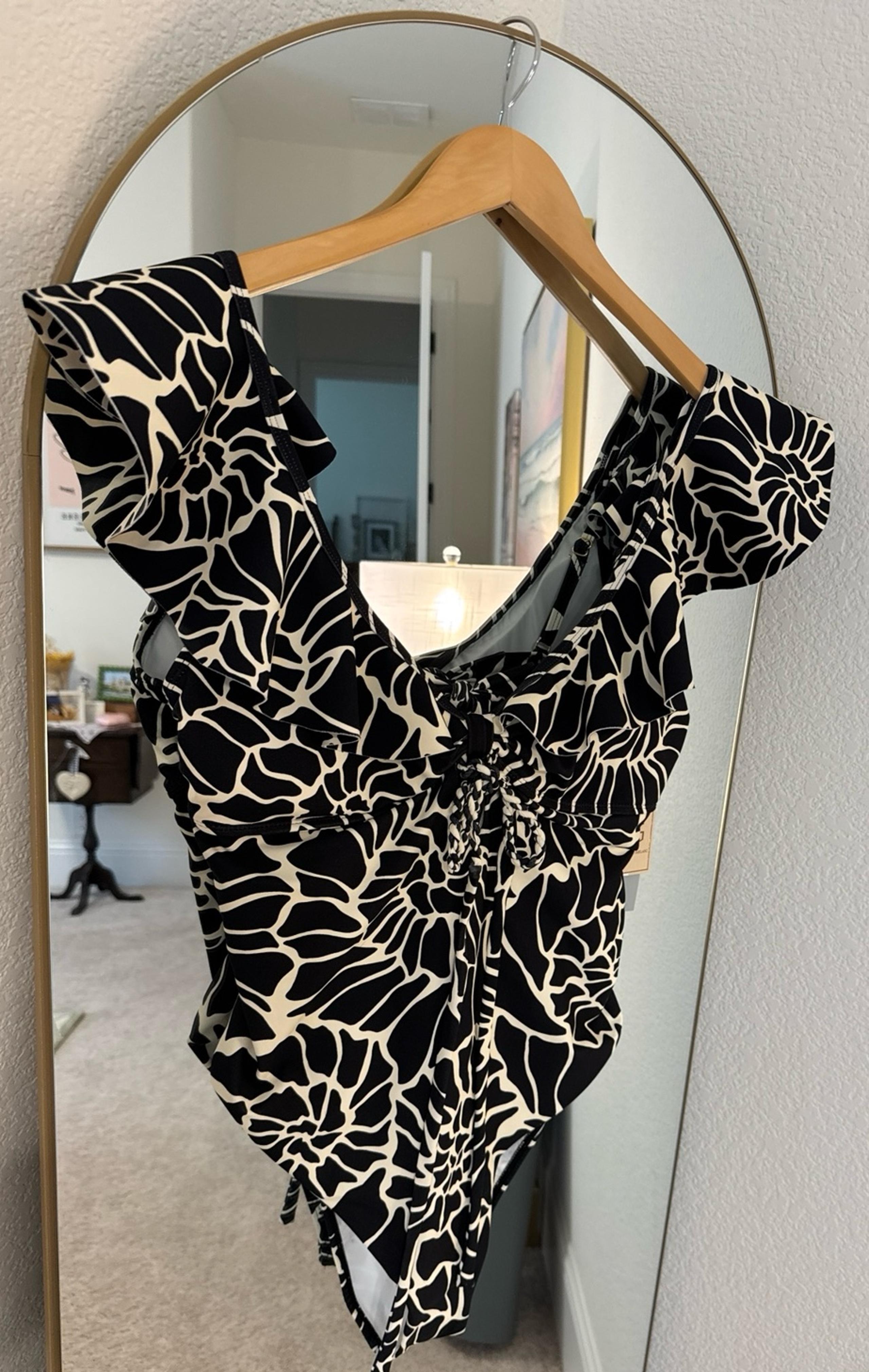 NWT! One piece swimsuit black abstract ruffle