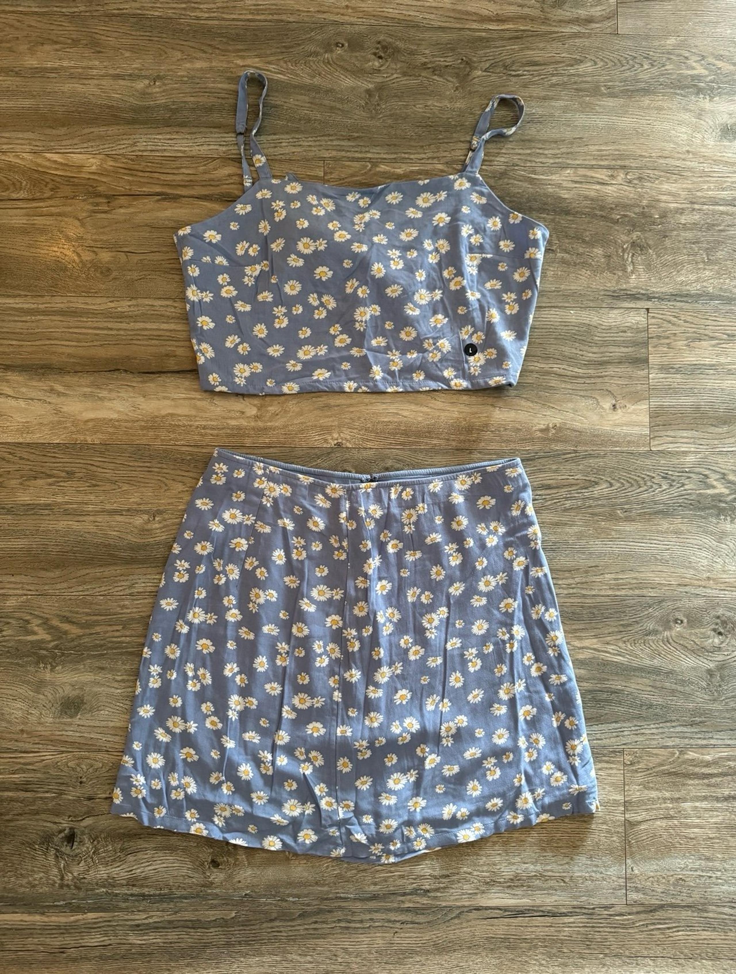 Hollister 2- piece set Floral Daisies Halter Top and Mini Skirt Large