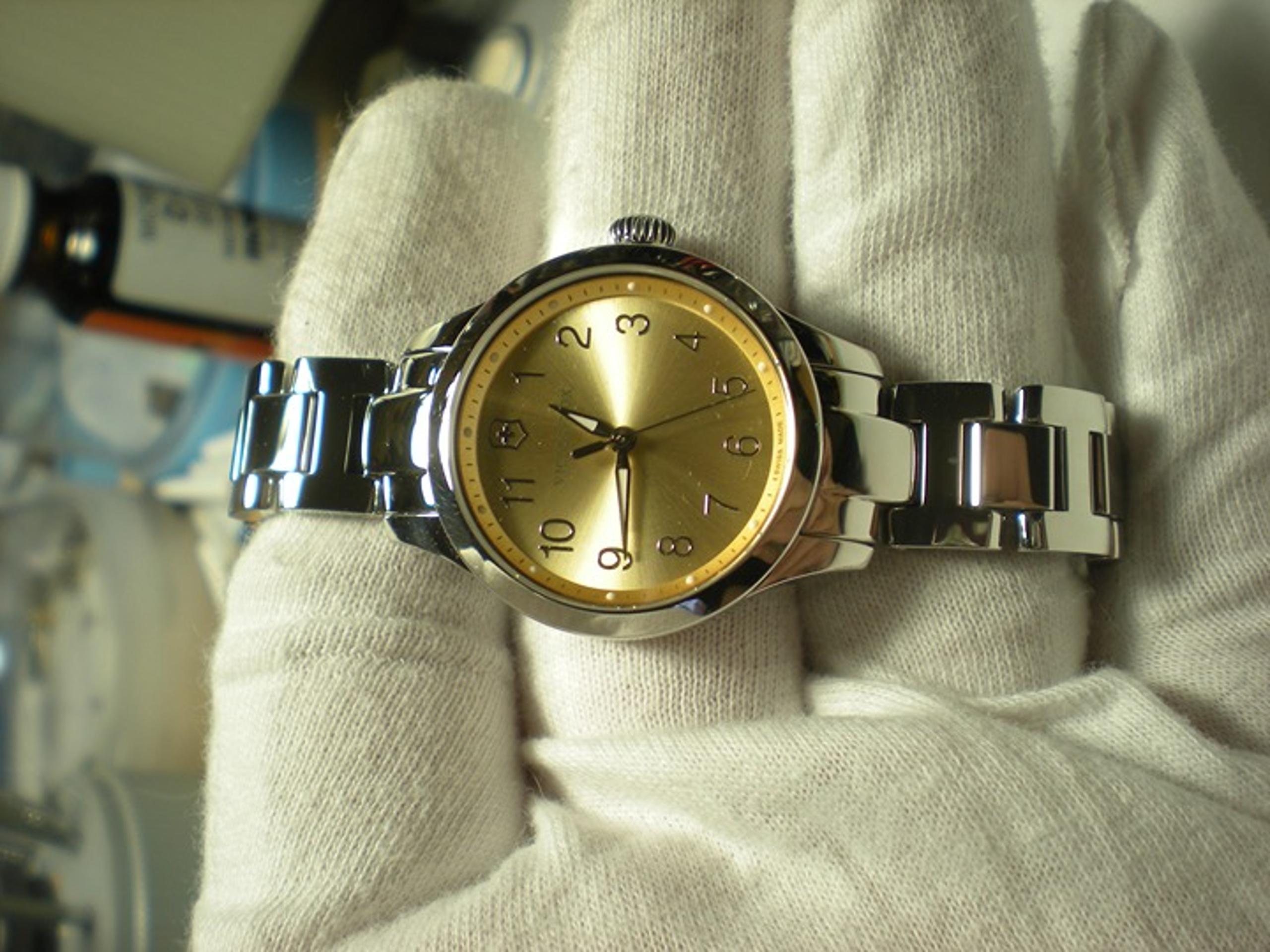 Lady VICTORINOX Alliance Champagne 249144 Stainless Sapphire Gold 28mm Butterfly