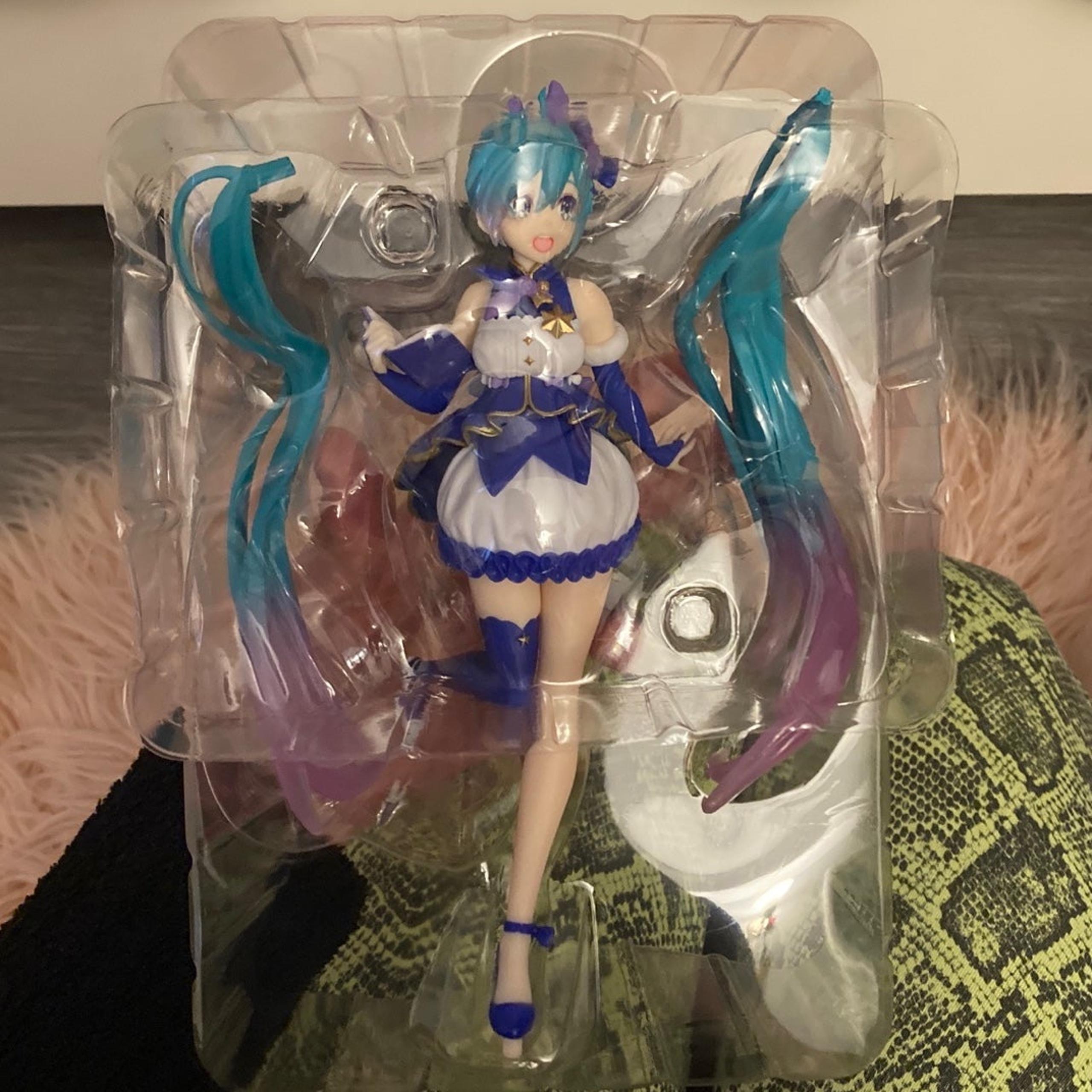 Hatsune Miku Winter Figure