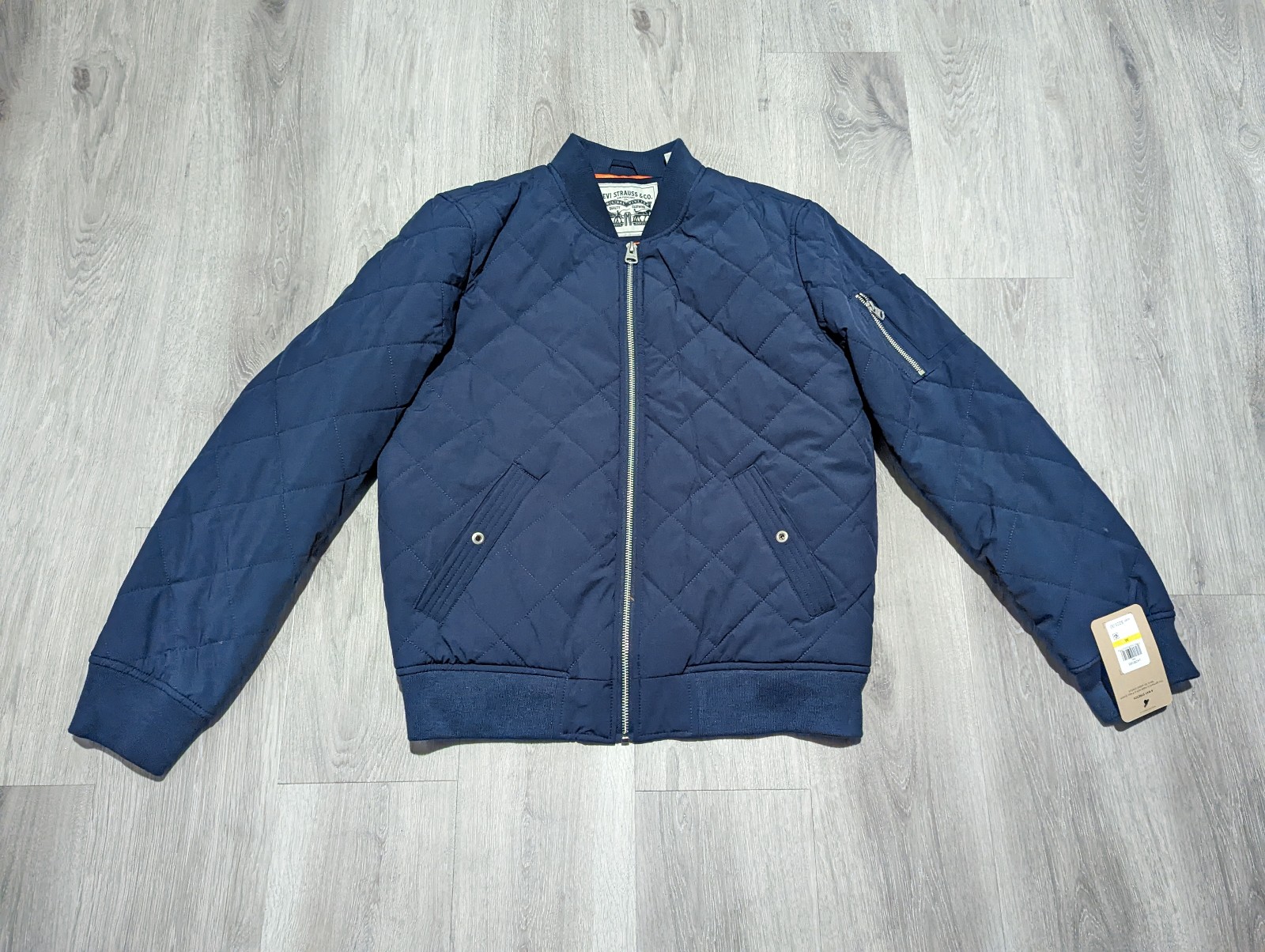 BRAND New Levis mens quilted bomber jacket navy blue size medium