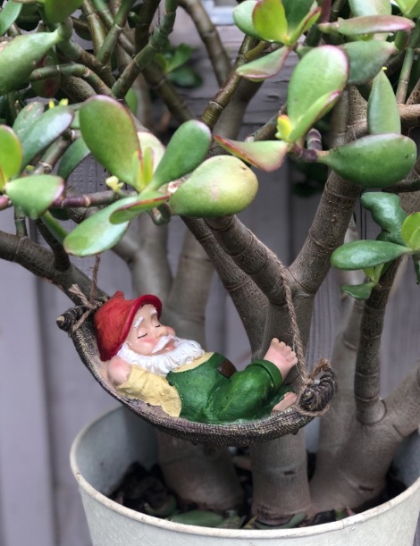 Garden Gnome Statues, Cute Decorations for Yard Hanging Outdoor