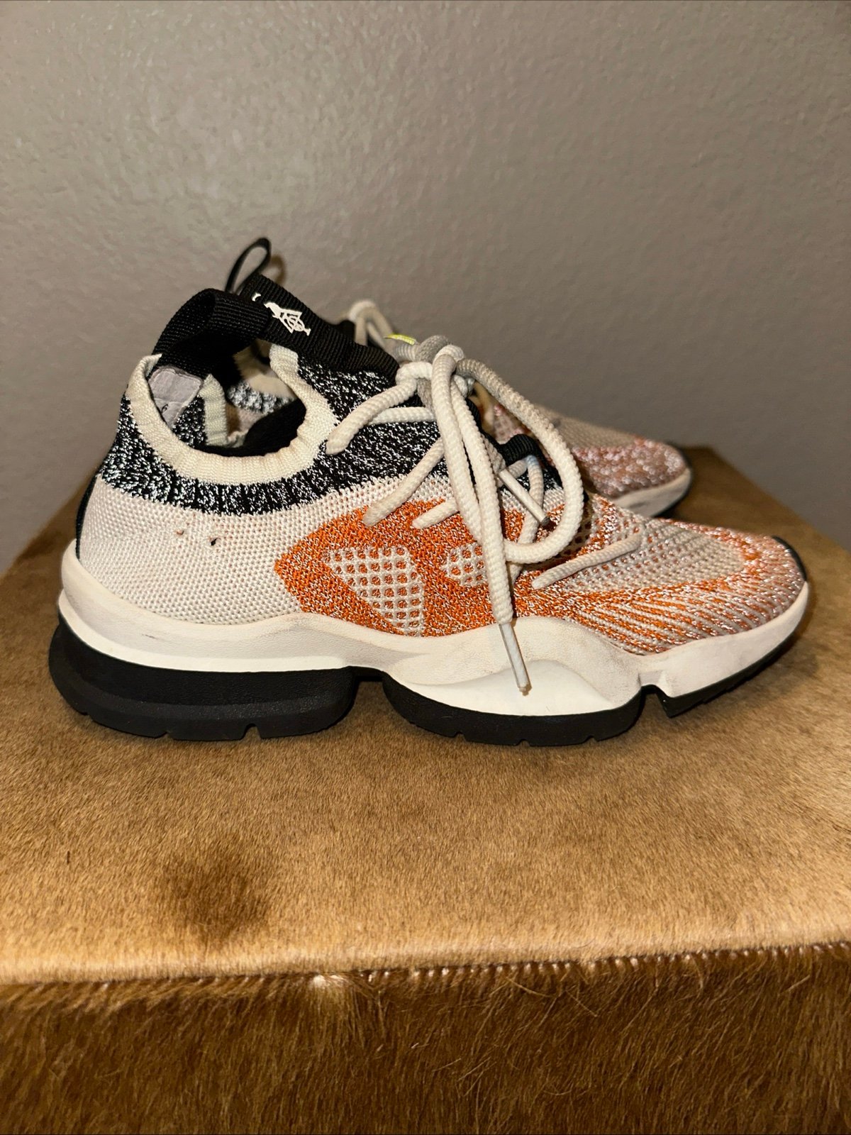 SIA Collective Smoking Vultures 420 Sneakers Size 6. Great Condition