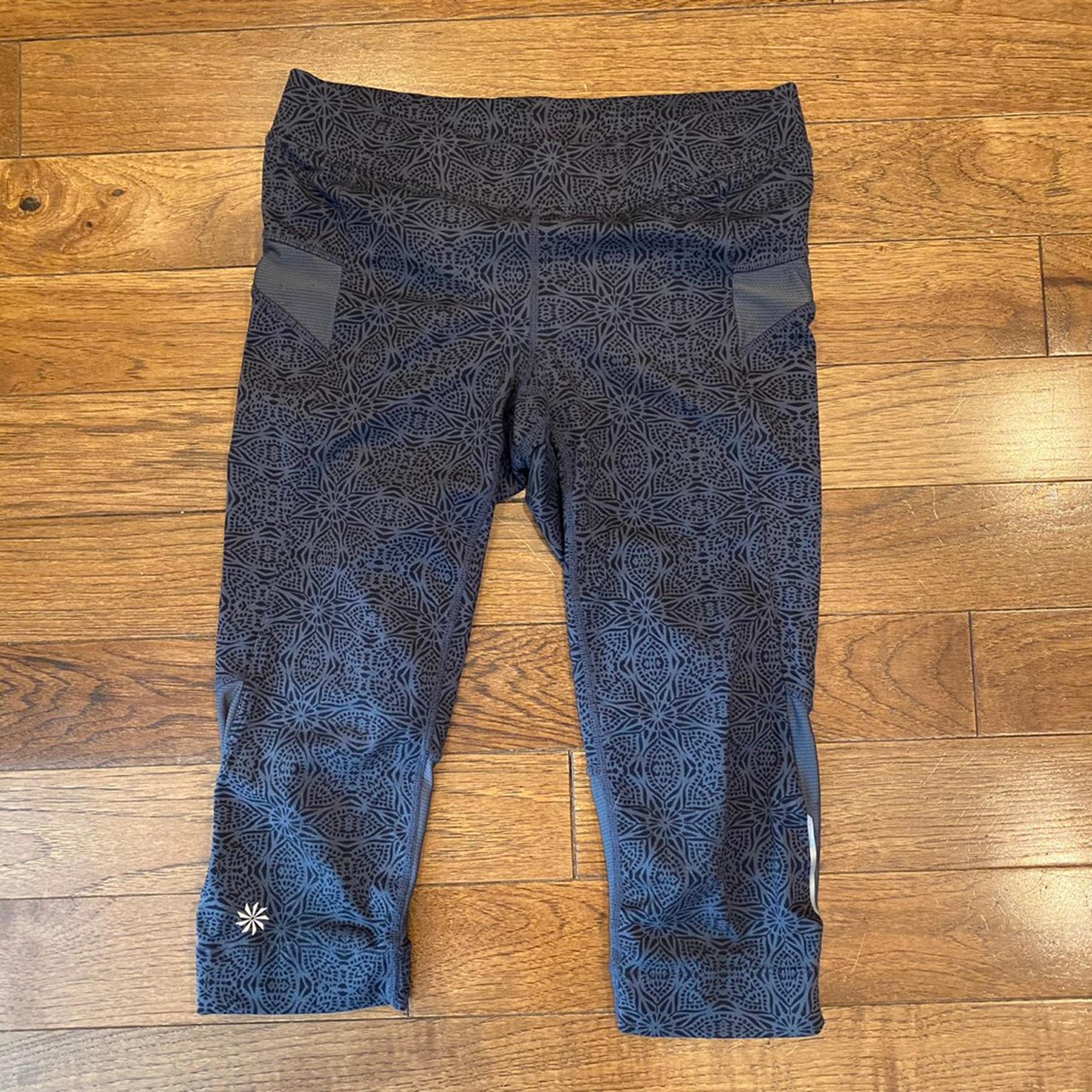ATHLETA GRAY KNEE CROP ACTIVE LEGGINGS