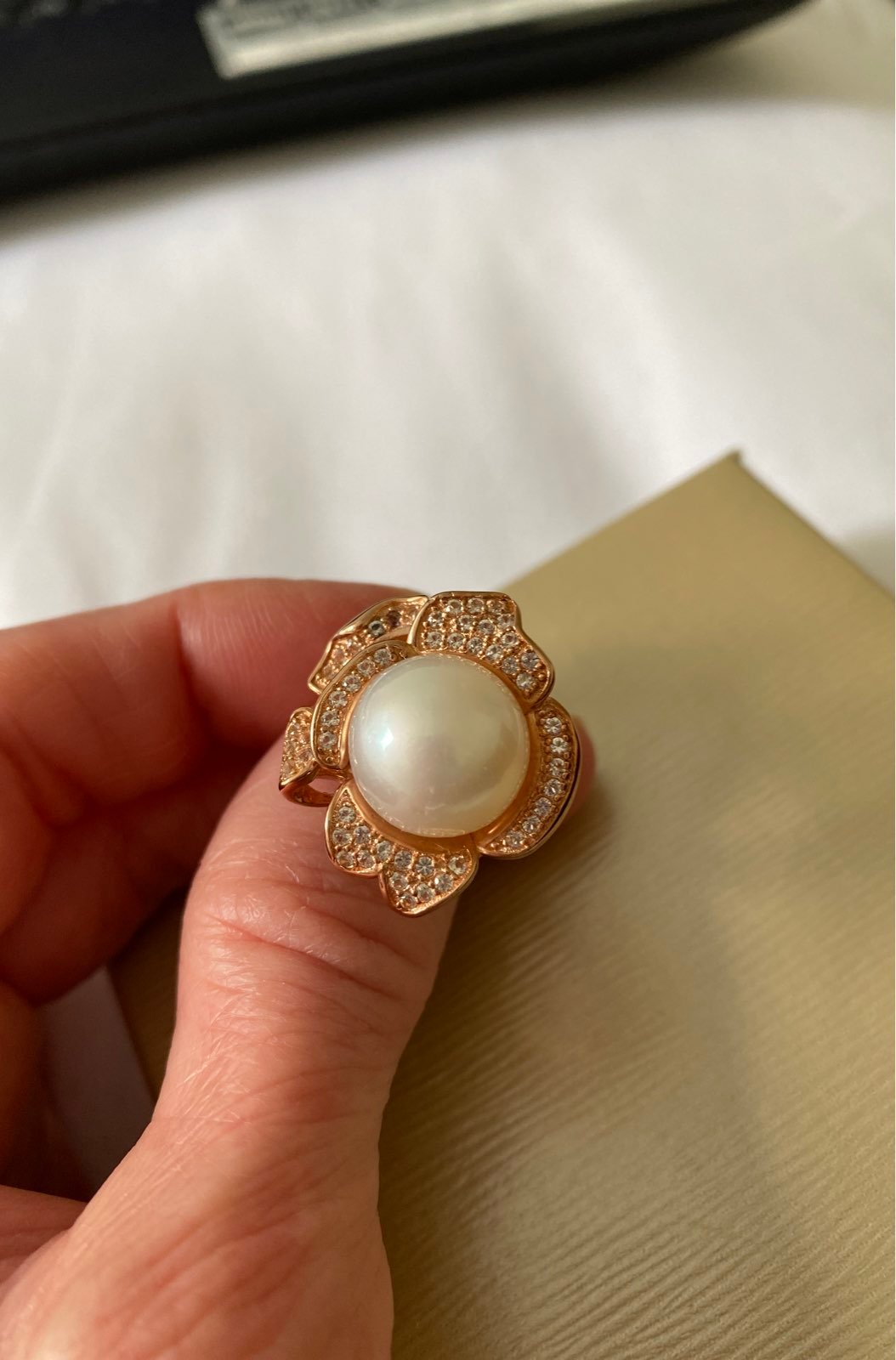 Rose and white pearl flower ring