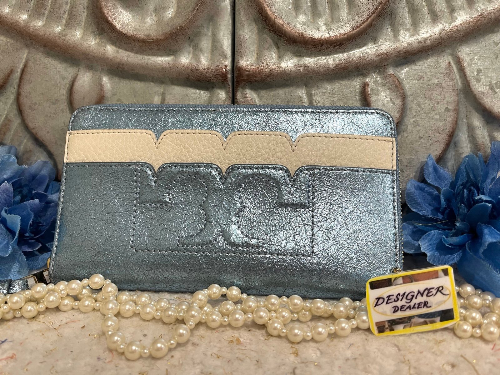 TORY BURCH Blue and White Metallic Scallop Zip Around Wallet BEAUTIFUL!! No