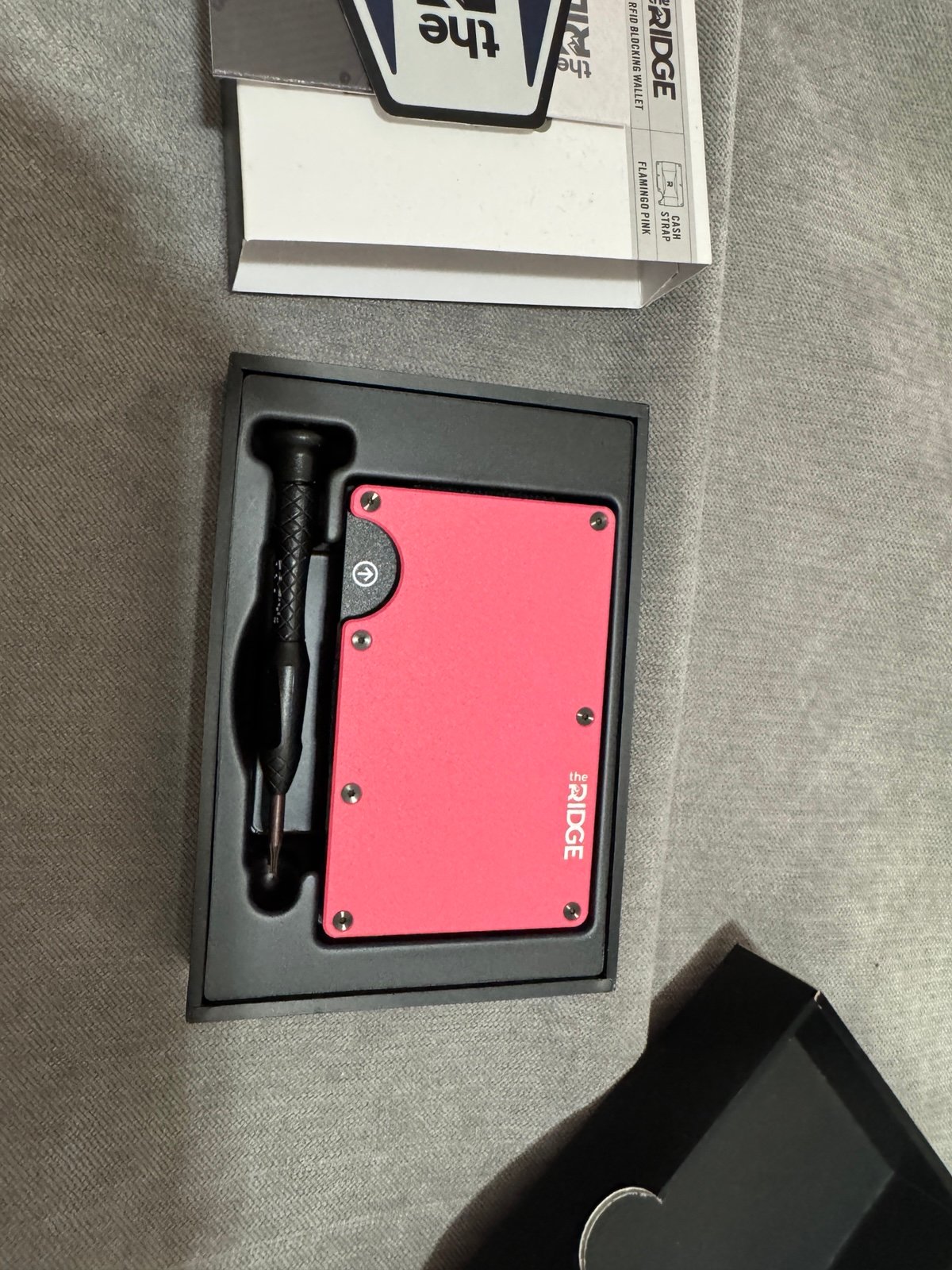 The Ridge wallet flamingo pink + AirTag money clip and coin tray