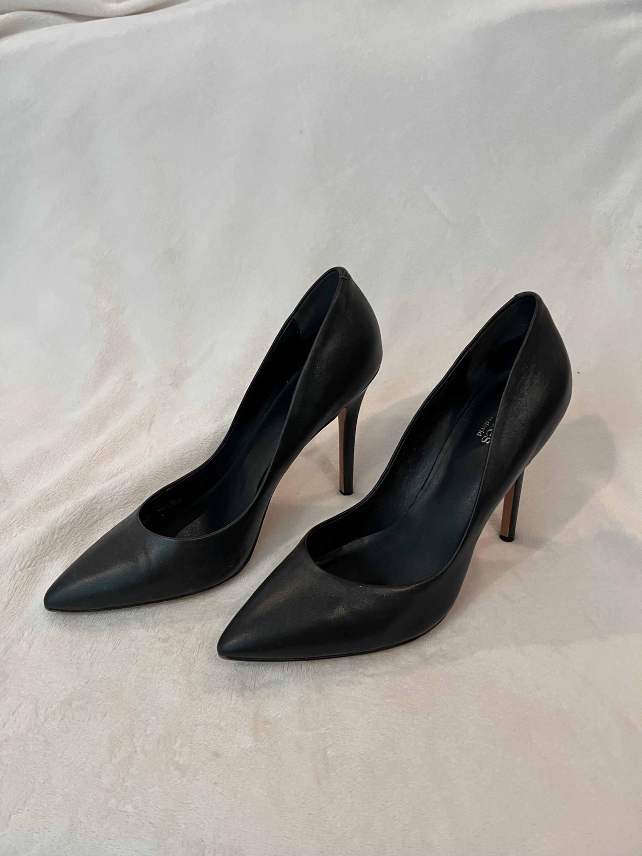 Charles by Charles David Black Pumps