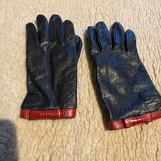 Woman’s leather gloves
