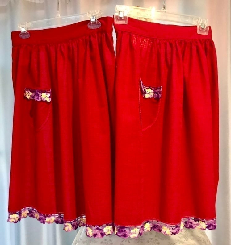 Vintage Christmas Aprons 1940's (2)