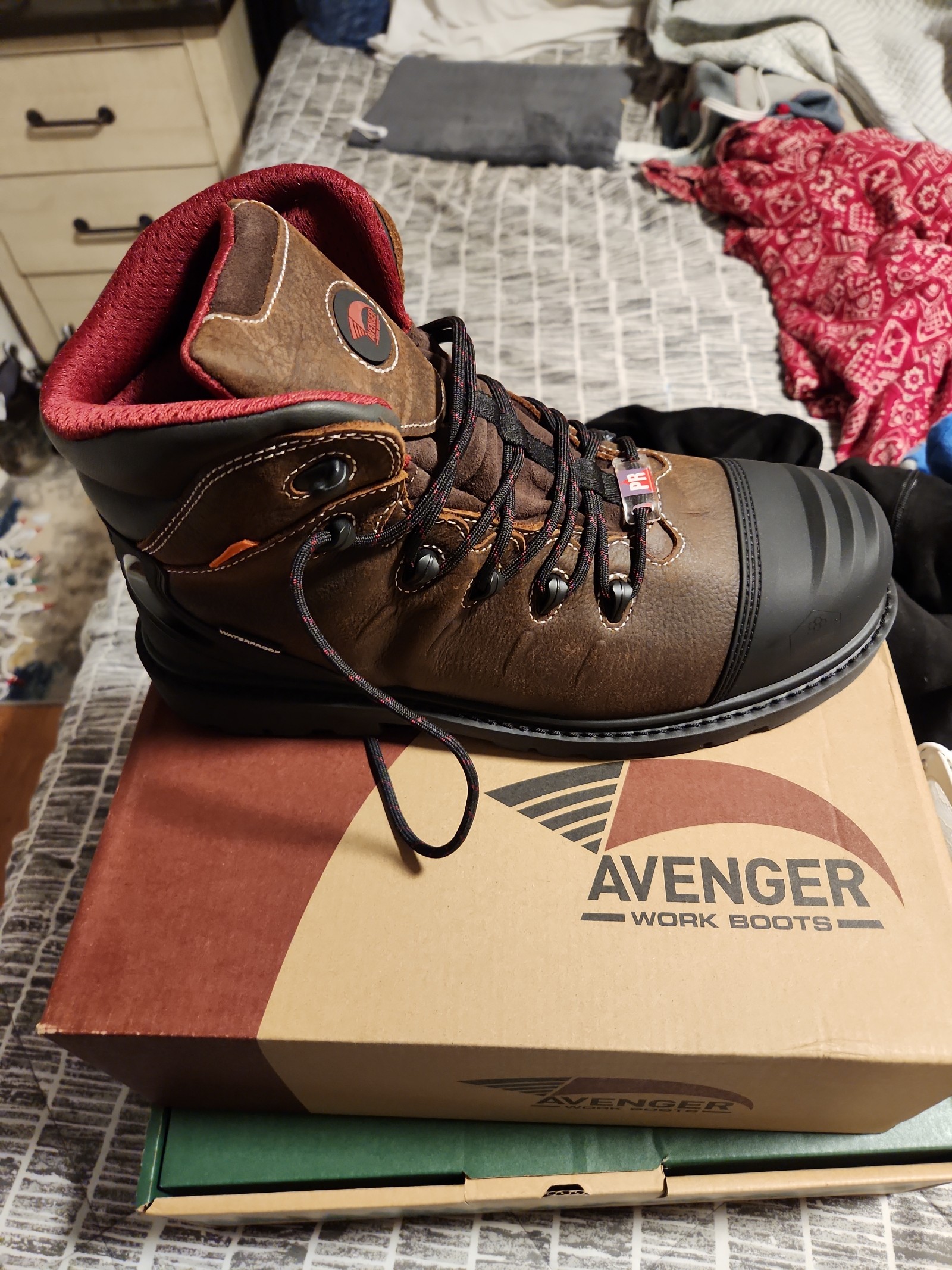 Adult men's avenger work boots size 12.