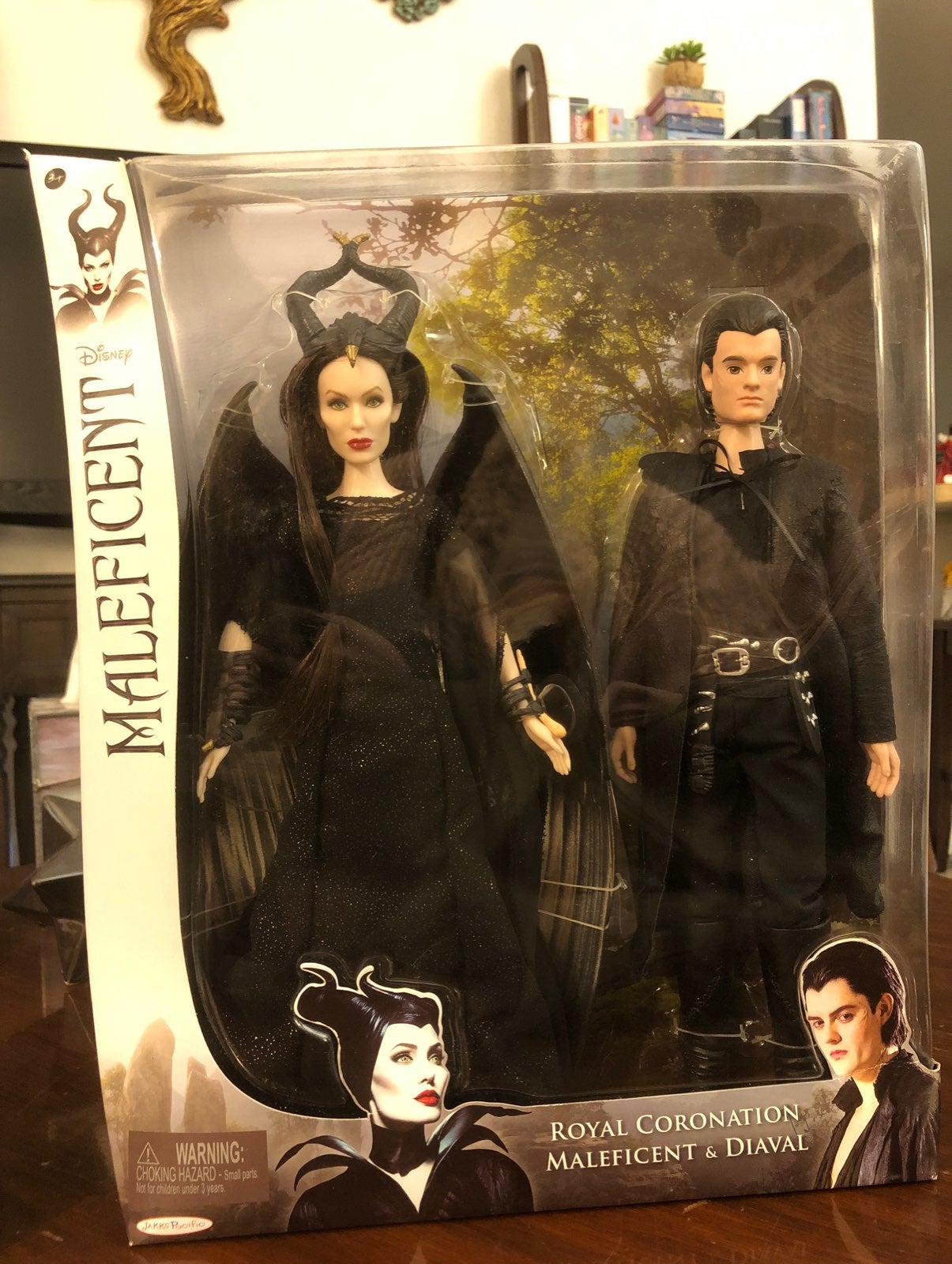 Maleficent + Diaval Dolls Royal Coronati