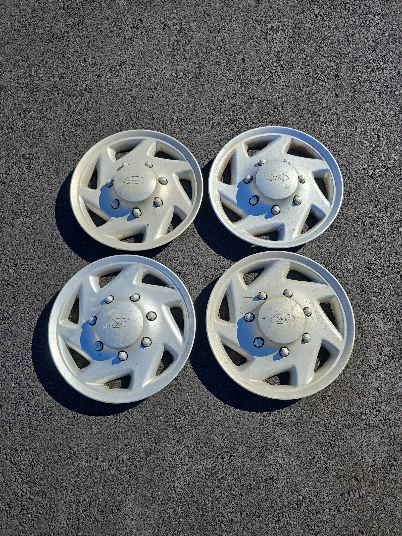 Ford F8UA-1130-AA 16 Hubcaps Set of 4