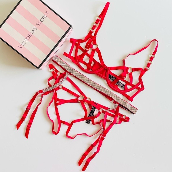 MEDIUM/LARGE Victoria’s Secret 3PCS red harness bra set