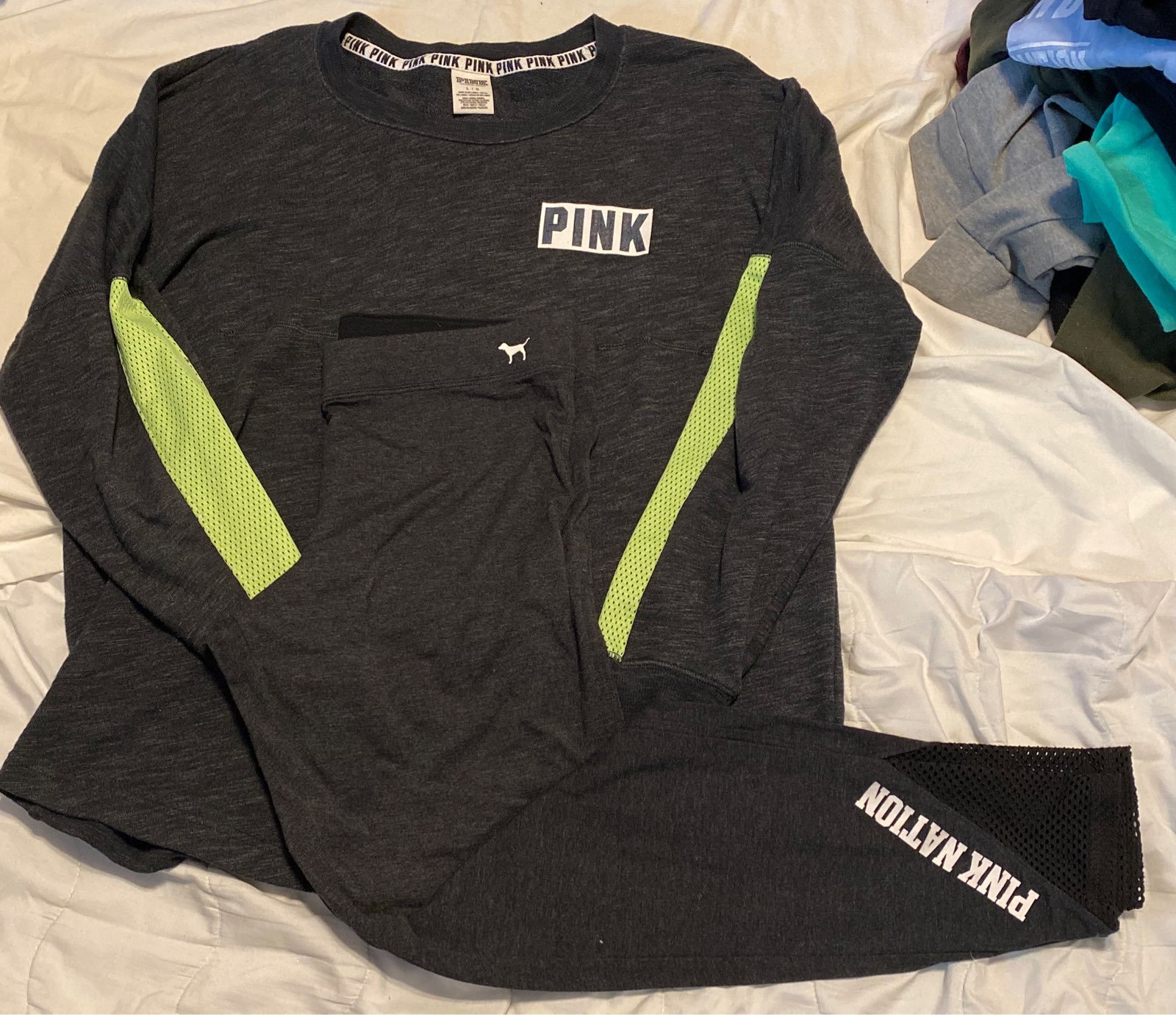 Gently used VS PINK outfit. Large
