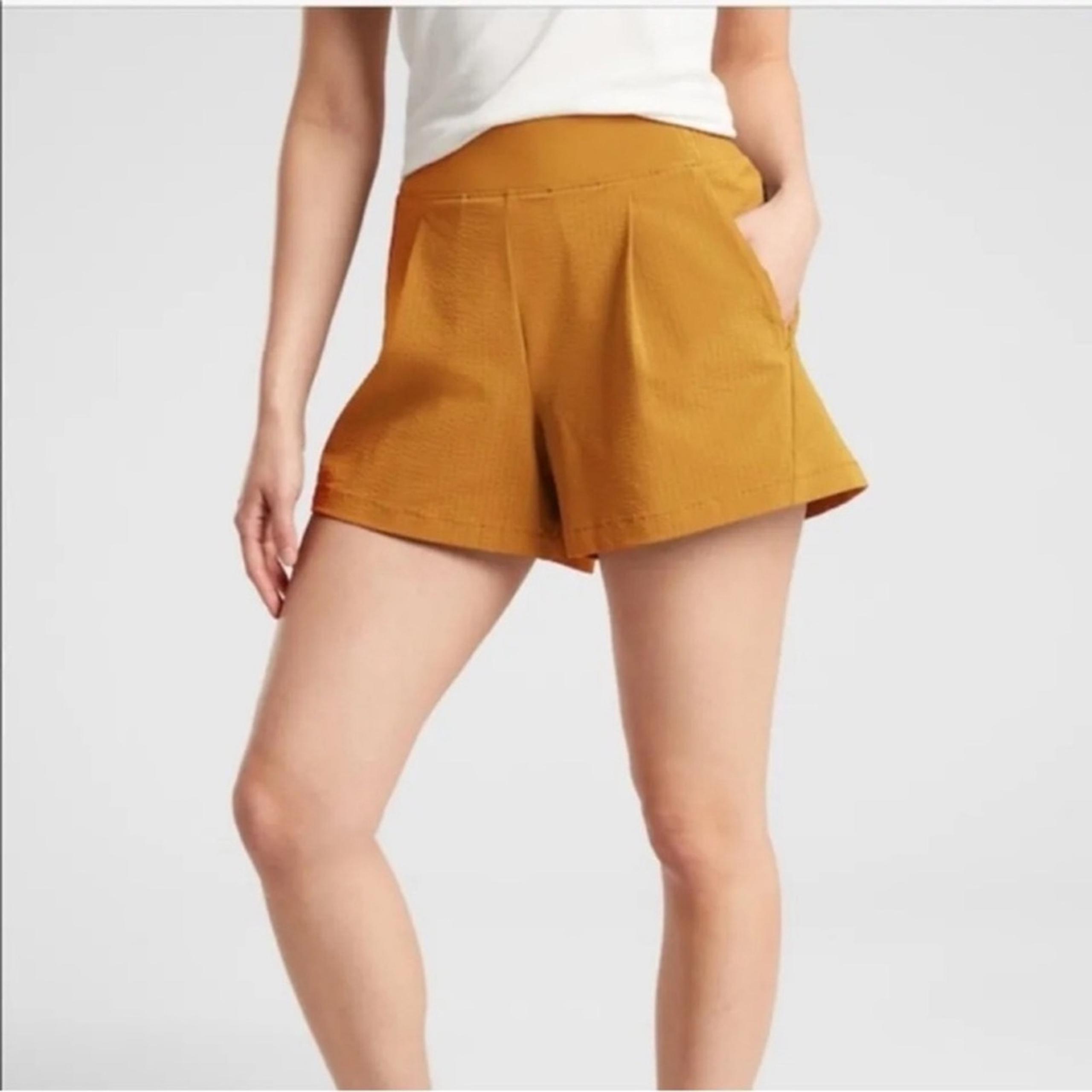 Athleta Textured Brooklyn Tuscan Gold Pull-On High Rise Shorts Women’s Size 14