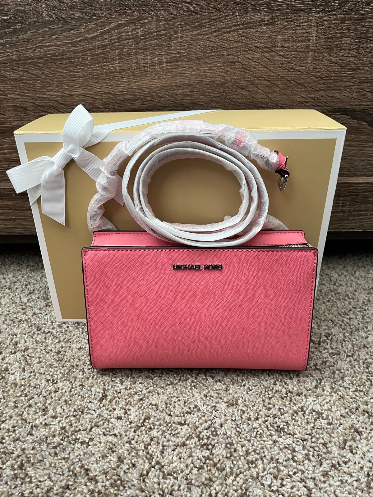 Leather crossbody bag Michael Kors Pink in Leather - 25768649