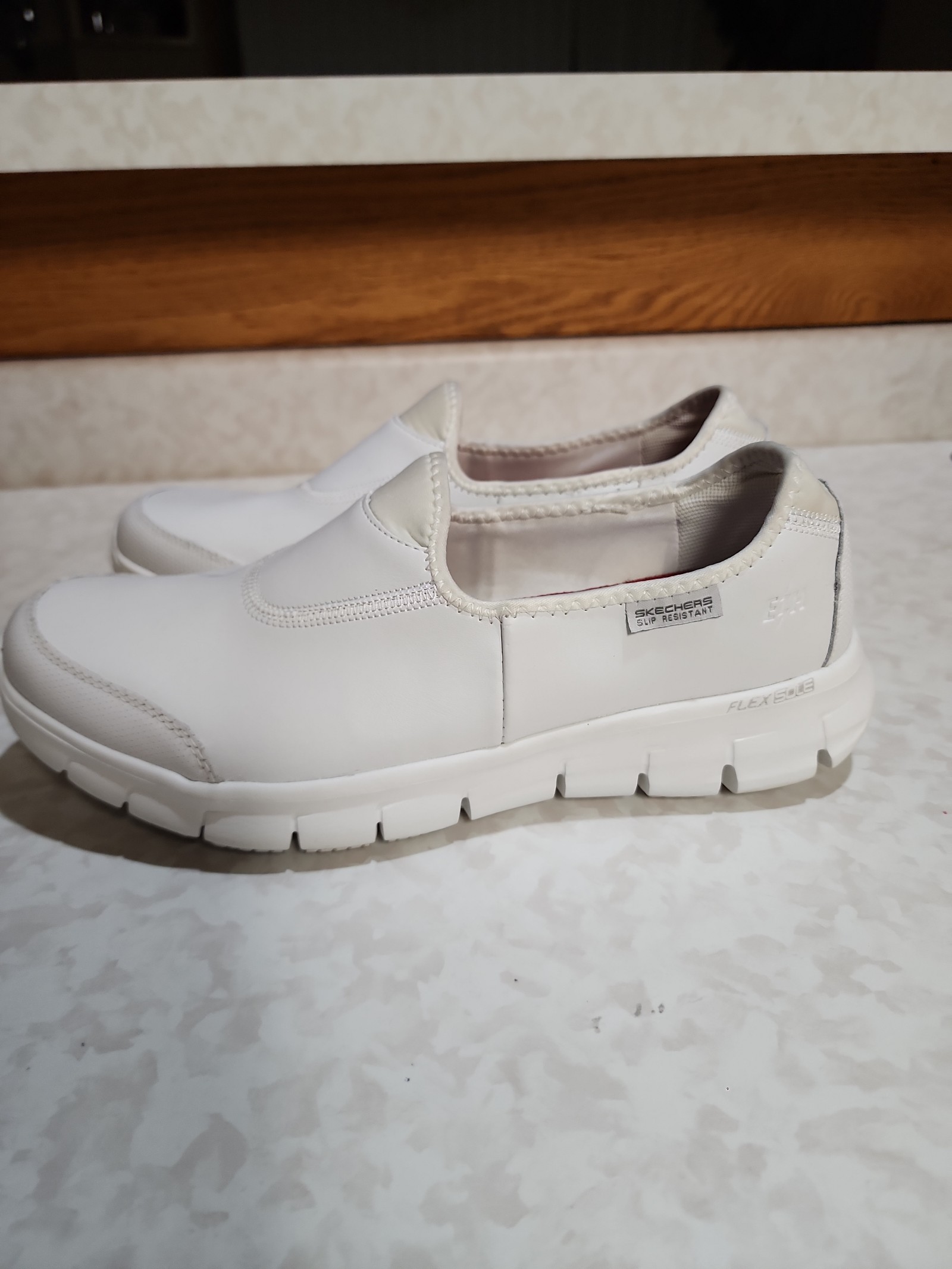 Skechers slip resistant slip ons shoes women's 10 great condition number 472