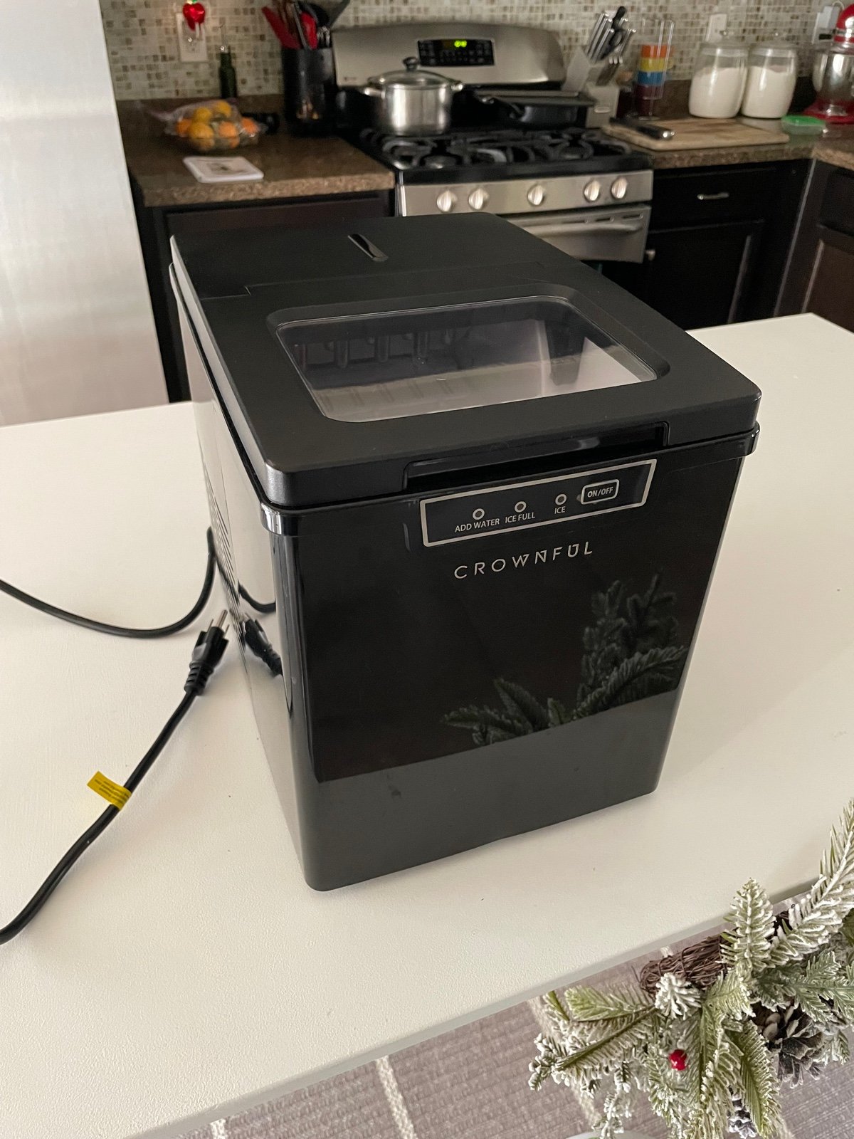 Crownful ice store maker