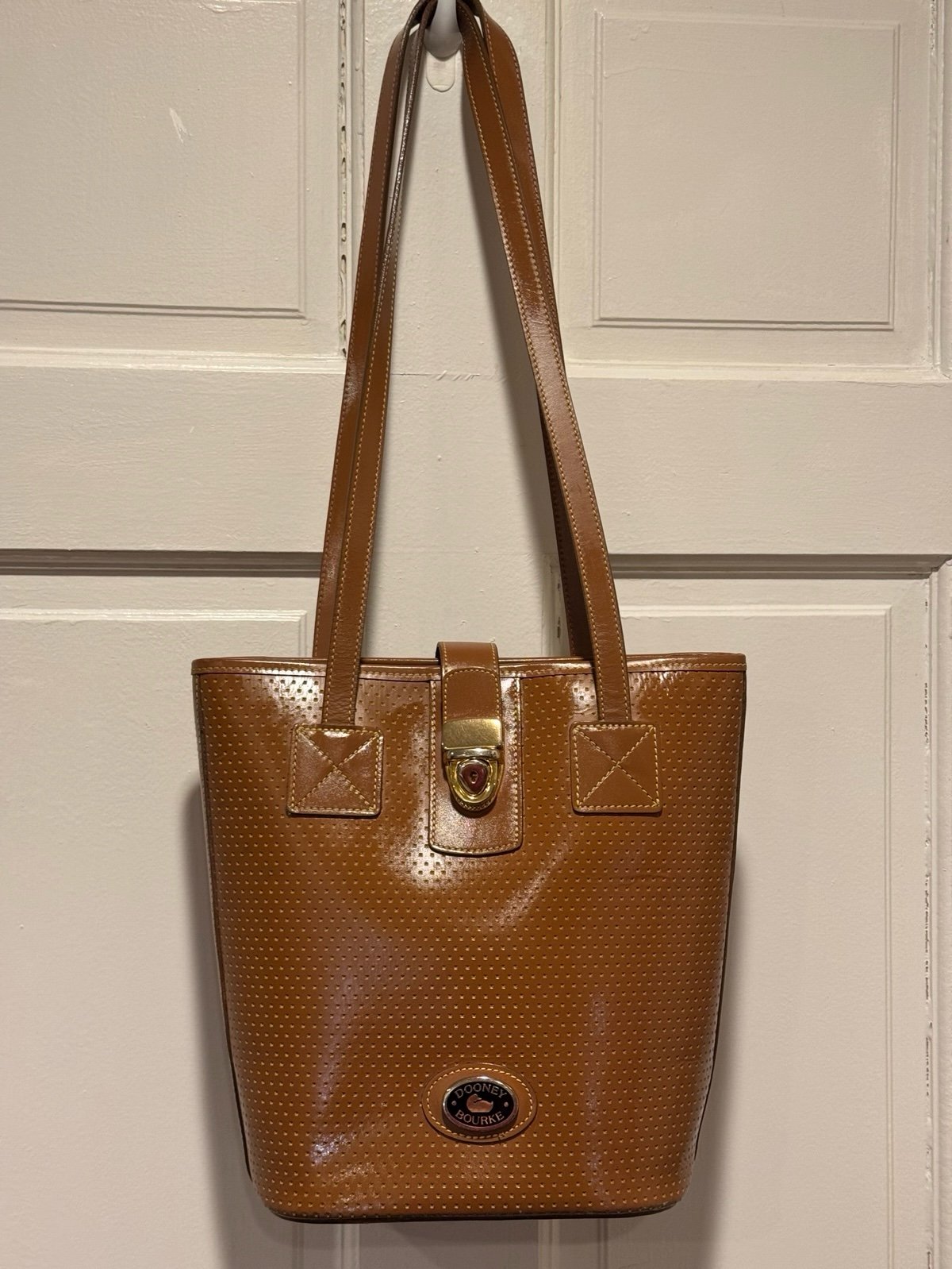 Pre-loved Vintage Dooney and Bourke Cabrio Leather Bucket Shoulder Bag