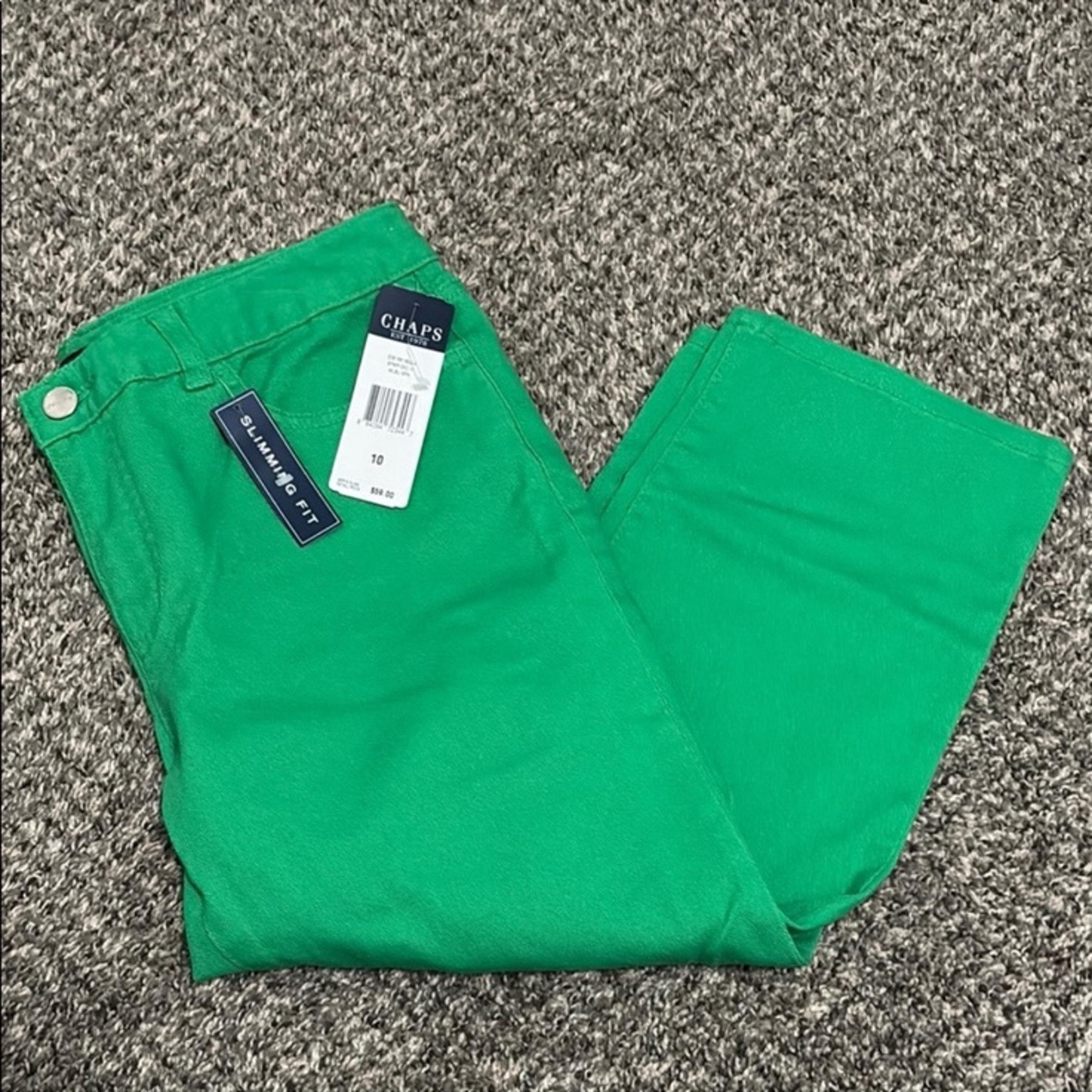NWT Chaps women’s capri slimming fit green pants