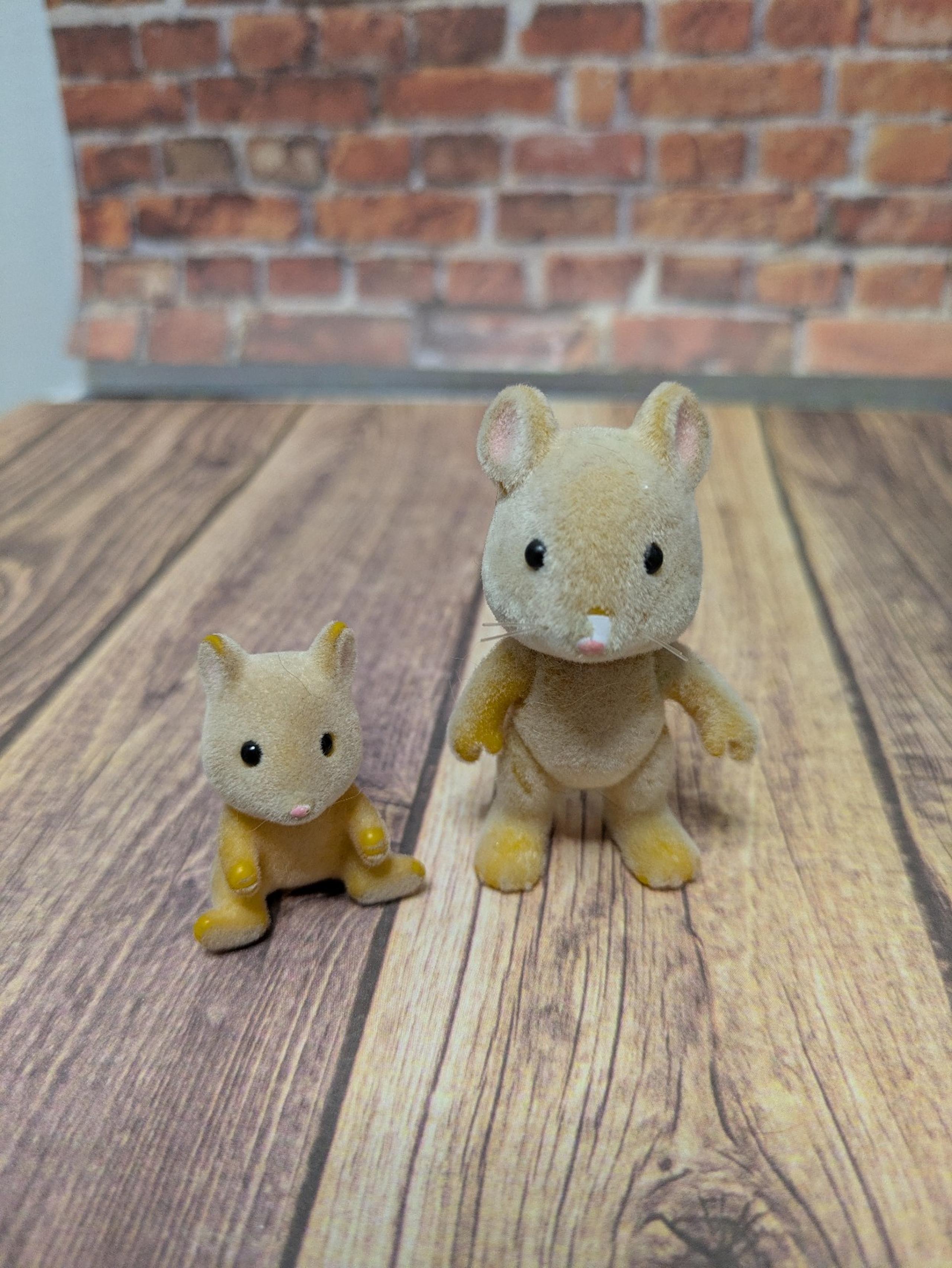 Sylvanian Families Calico Critters Hamilton Hamster Baby and Child DAMAGED