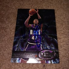 1997/98 SkyBox #11 Metal Universe Autograph