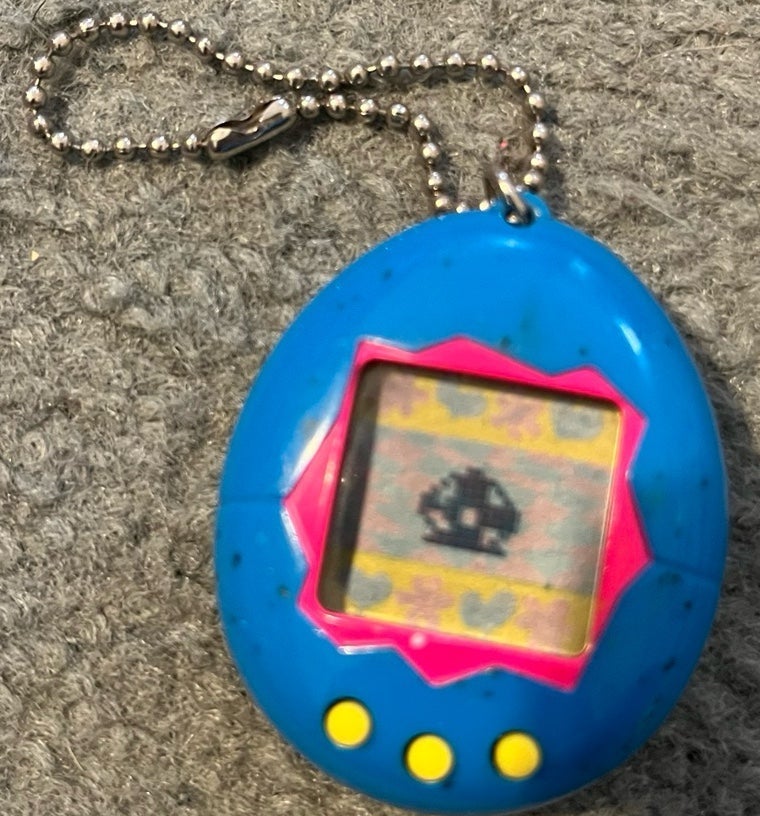 Tamagotchi vintage just put fresh batteries in