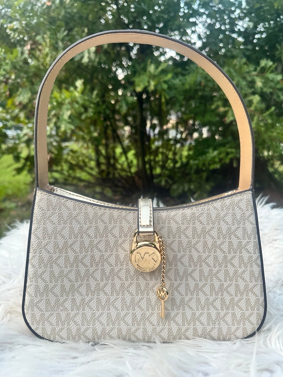 Michael Kors Lyra small shoulder bag pale gold mk logo