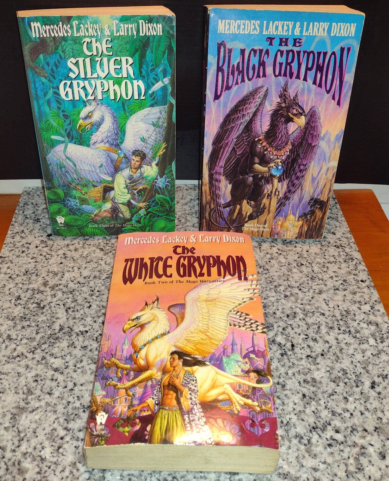 The Mage Wars - Mercedes Lackey & Larry Dixon Silver White Black Gryphon. 3 Lot.